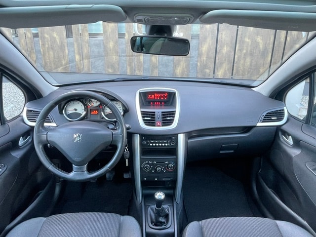PEUGEOT 207 SW 1.6 16V Swiss Edition-image-14