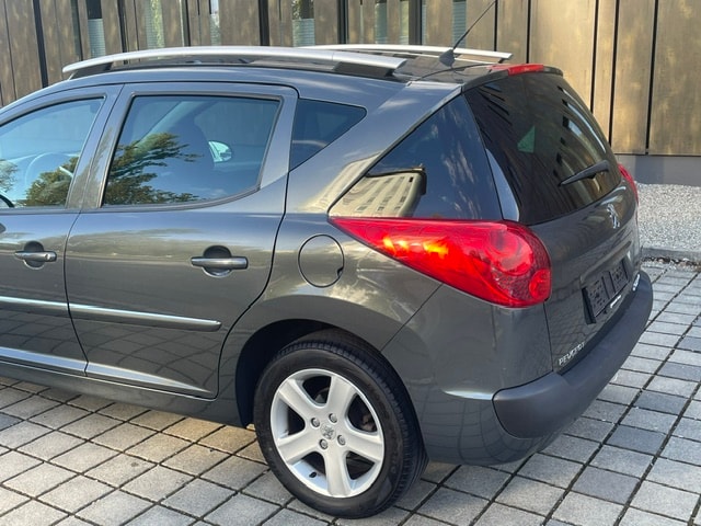 PEUGEOT 207 SW 1.6 16V Swiss Edition-image-6