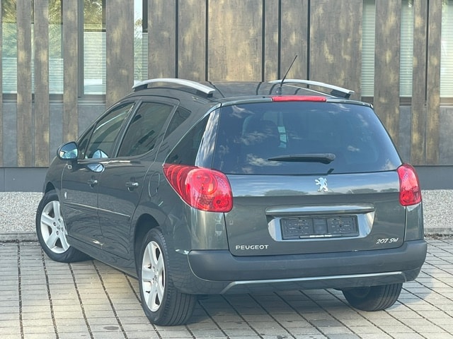 PEUGEOT 207 SW 1.6 16V Swiss Edition-image-9