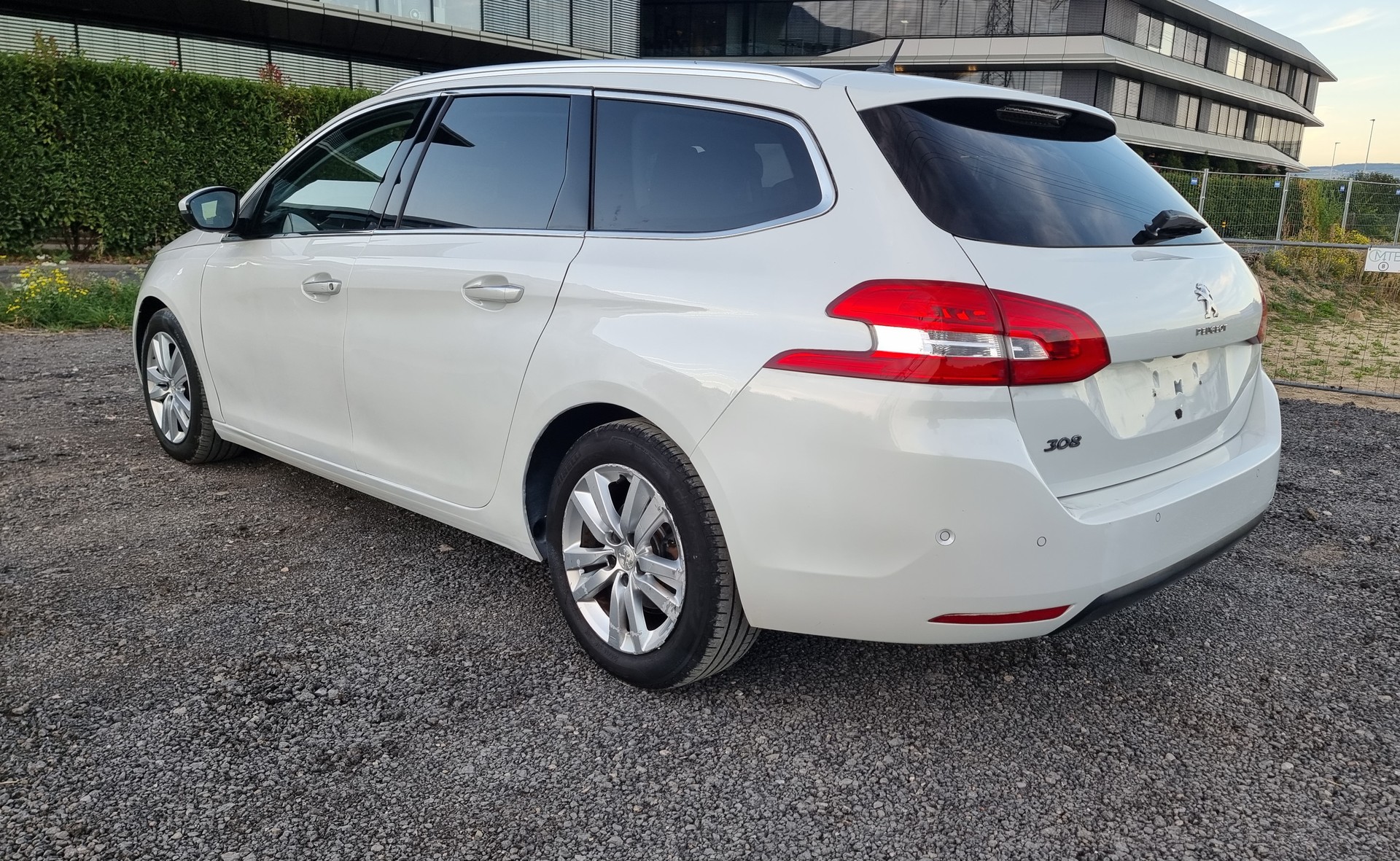 PEUGEOT 308 SW 1.6 THP Féline-image-4