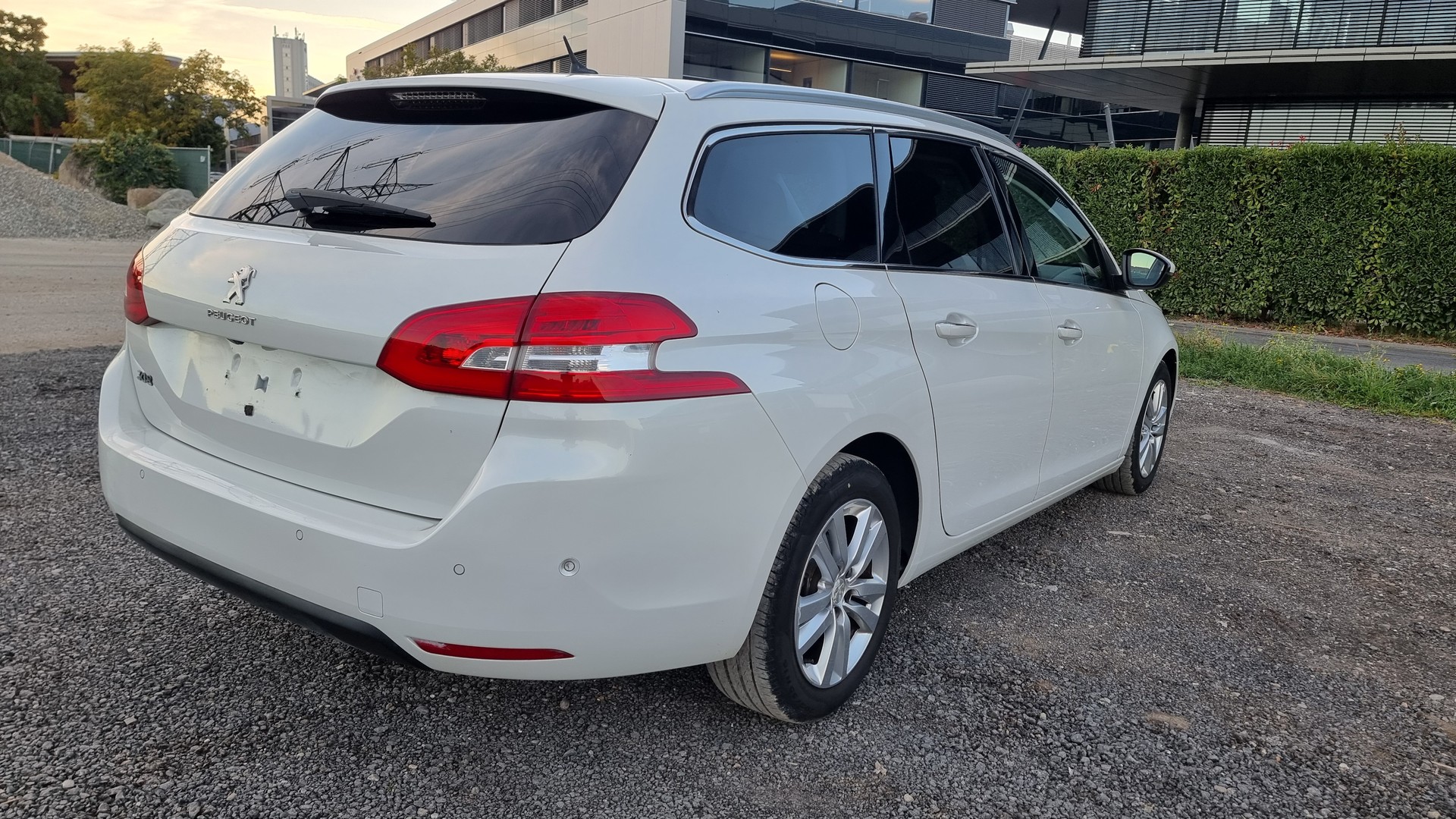 PEUGEOT 308 SW 1.6 THP Féline-image-2