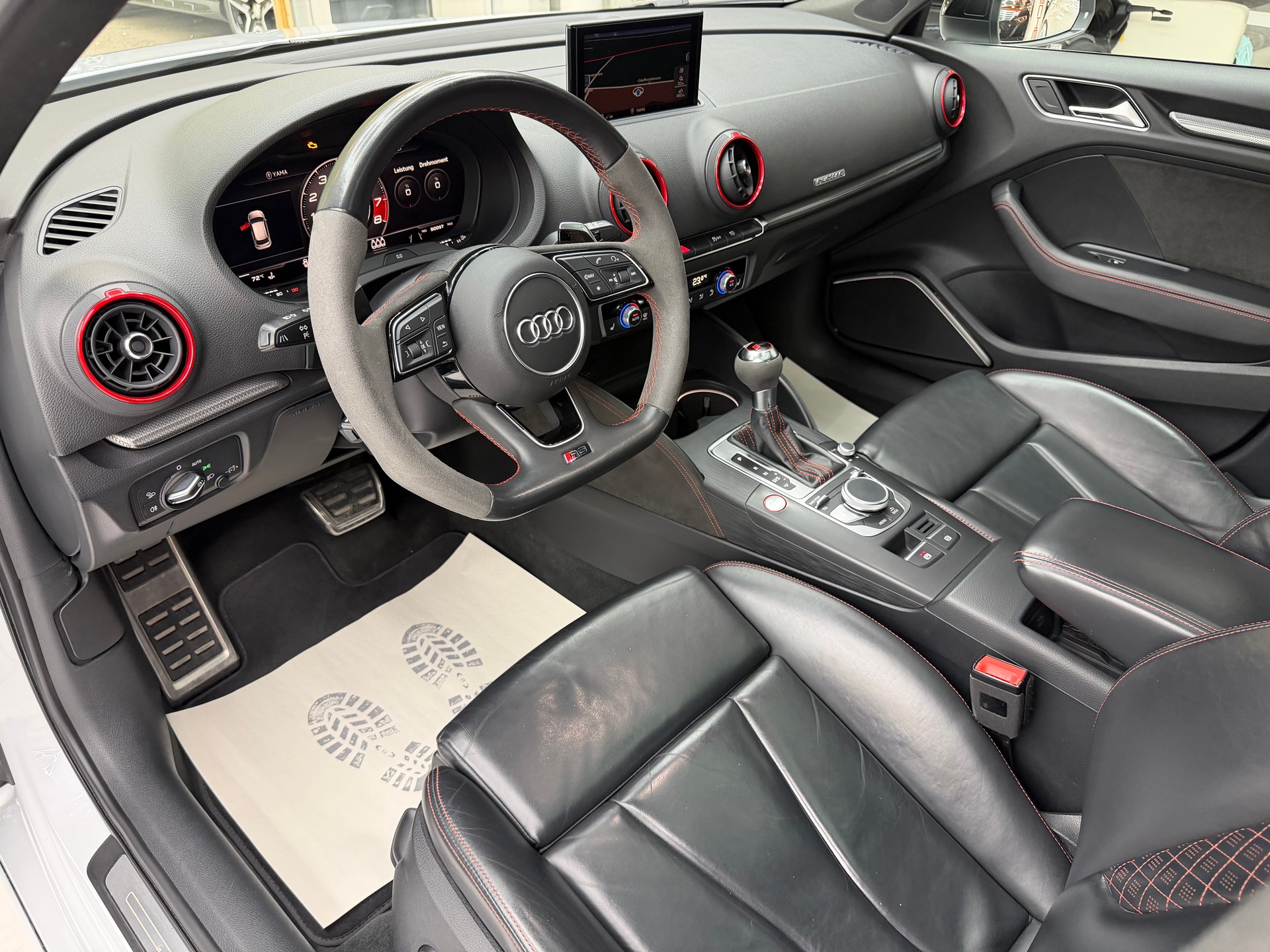 AUDI RS3 Sportback 2.5 T FSI quattro S-Tronic-image-11
