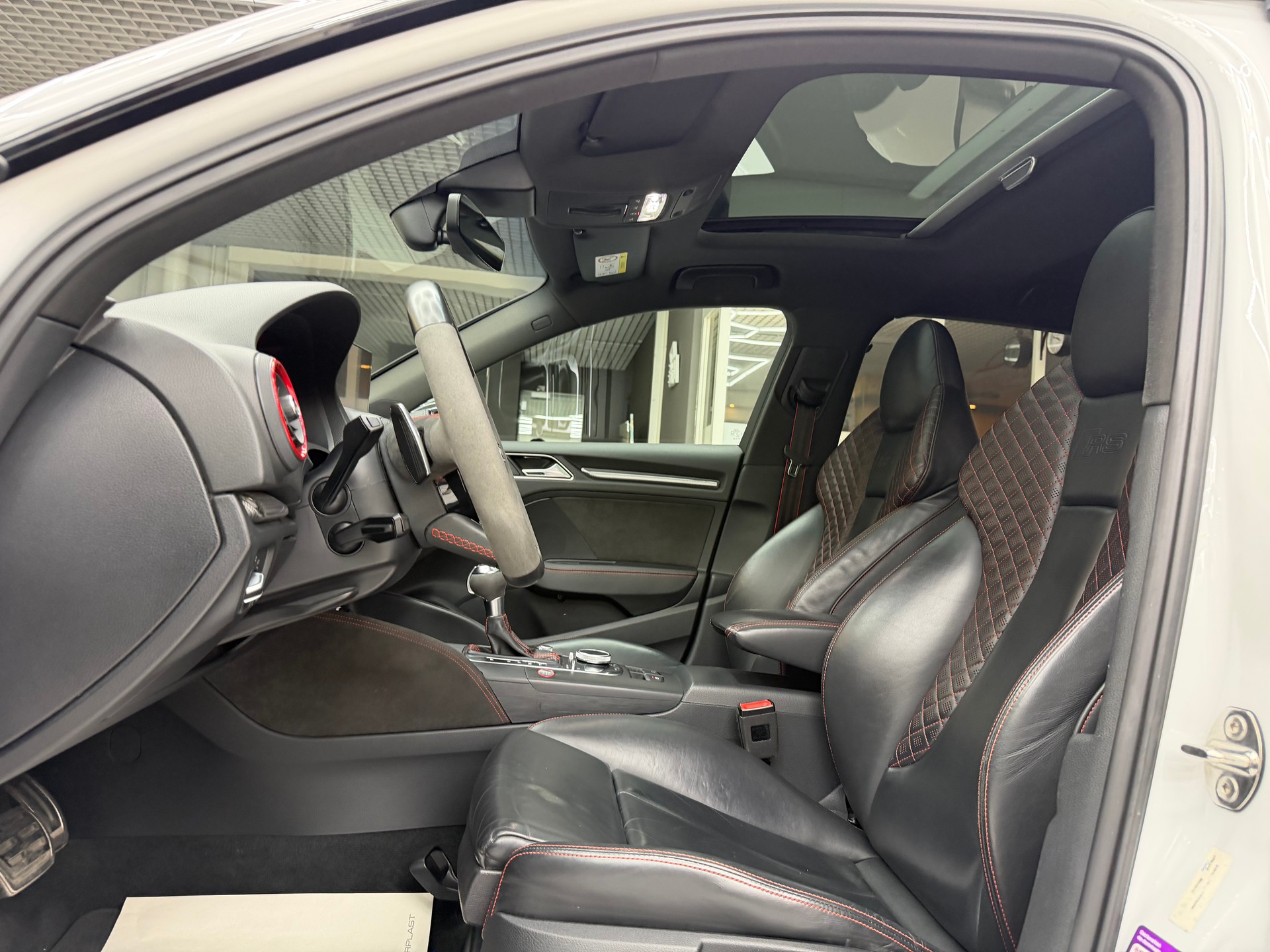 AUDI RS3 Sportback 2.5 T FSI quattro S-Tronic-image-12