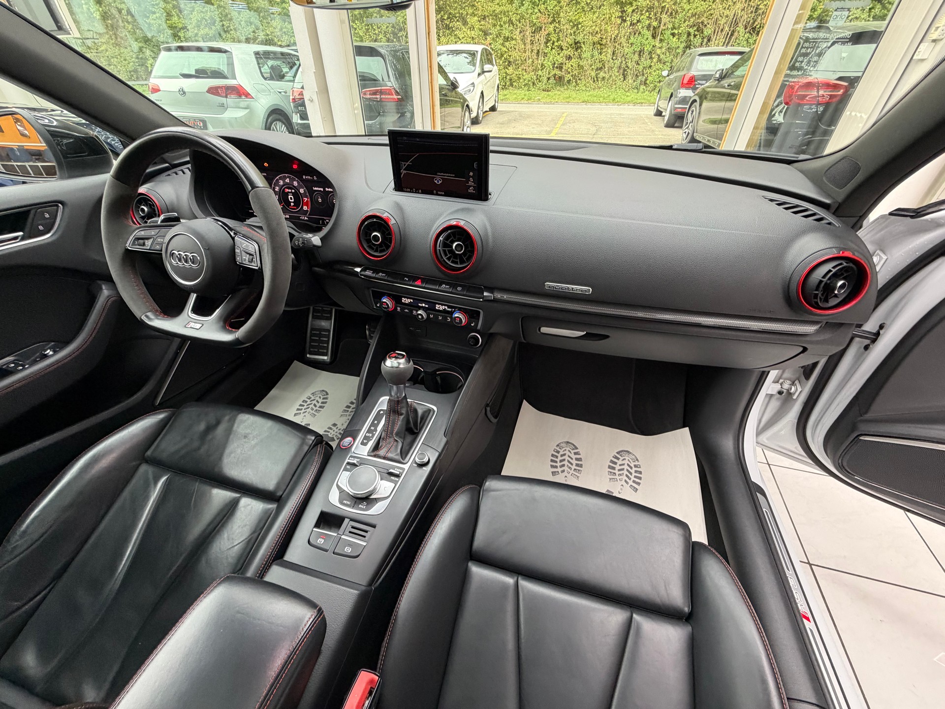 AUDI RS3 Sportback 2.5 T FSI quattro S-Tronic-image-15
