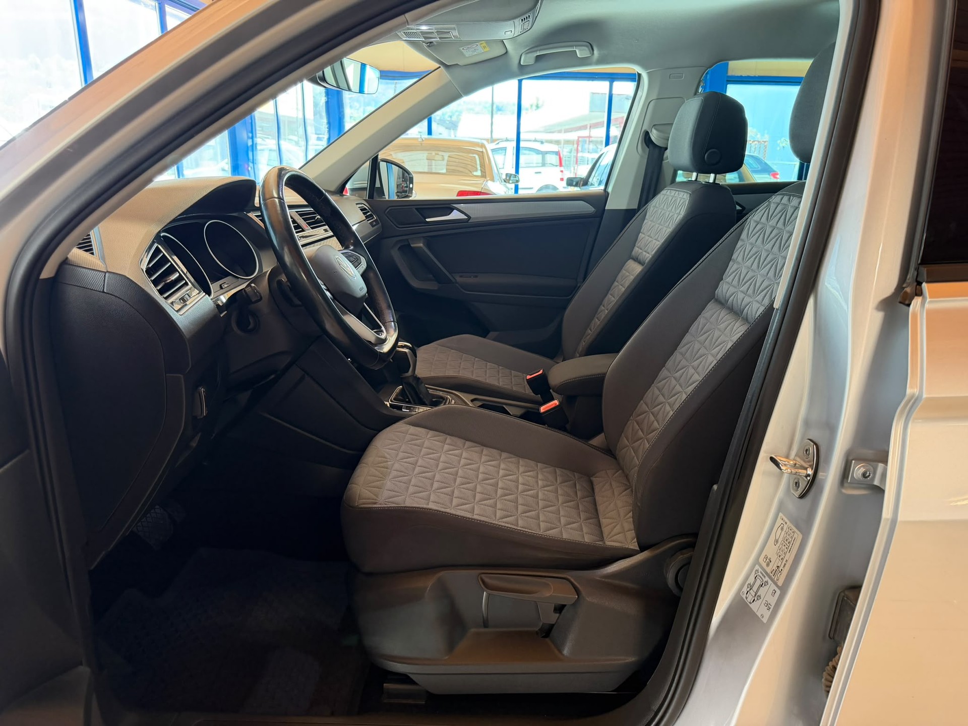VW Tiguan 2.0TSI Life 4Motion DSG-image-11