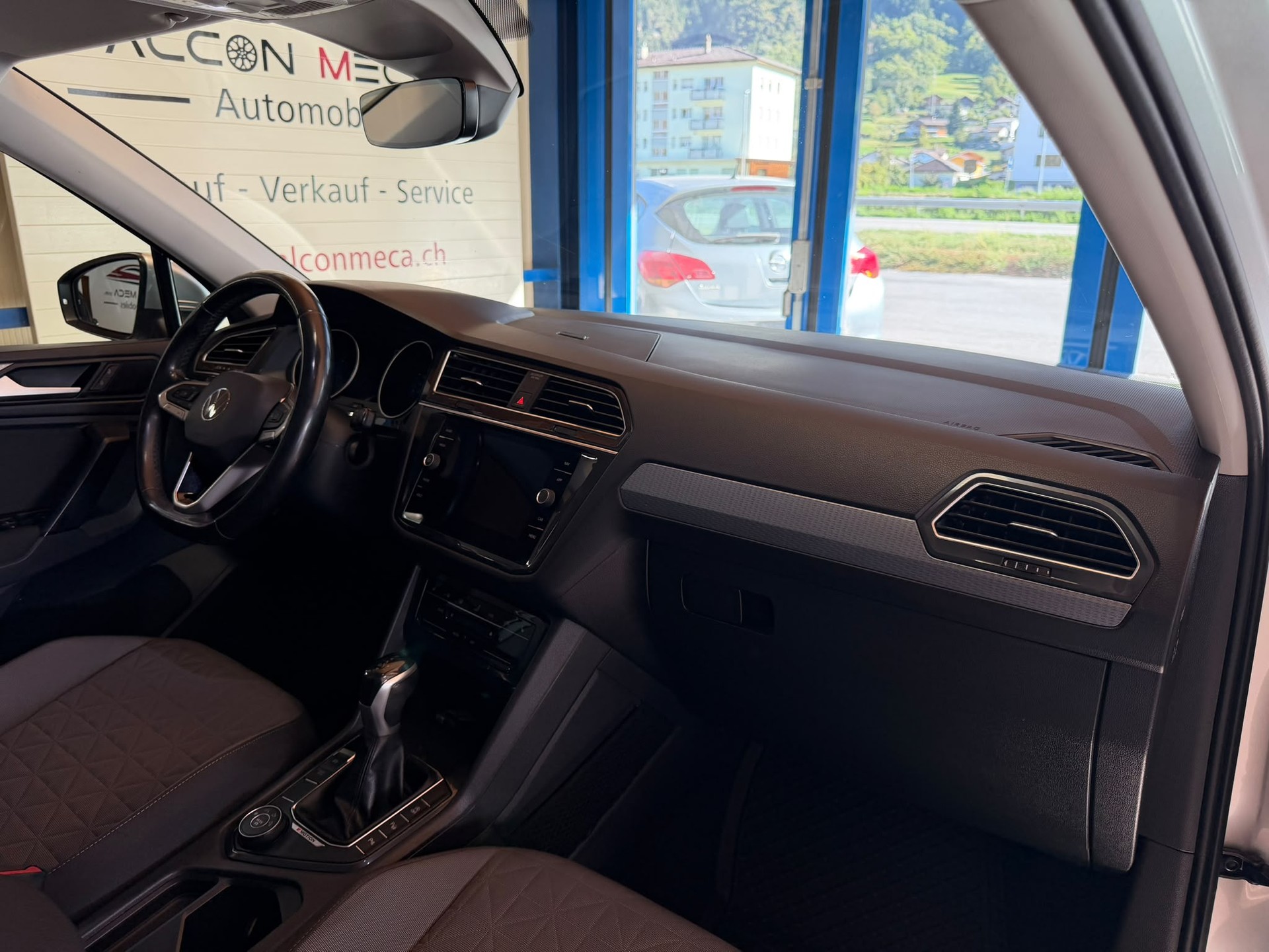VW Tiguan 2.0TSI Life 4Motion DSG-image-17