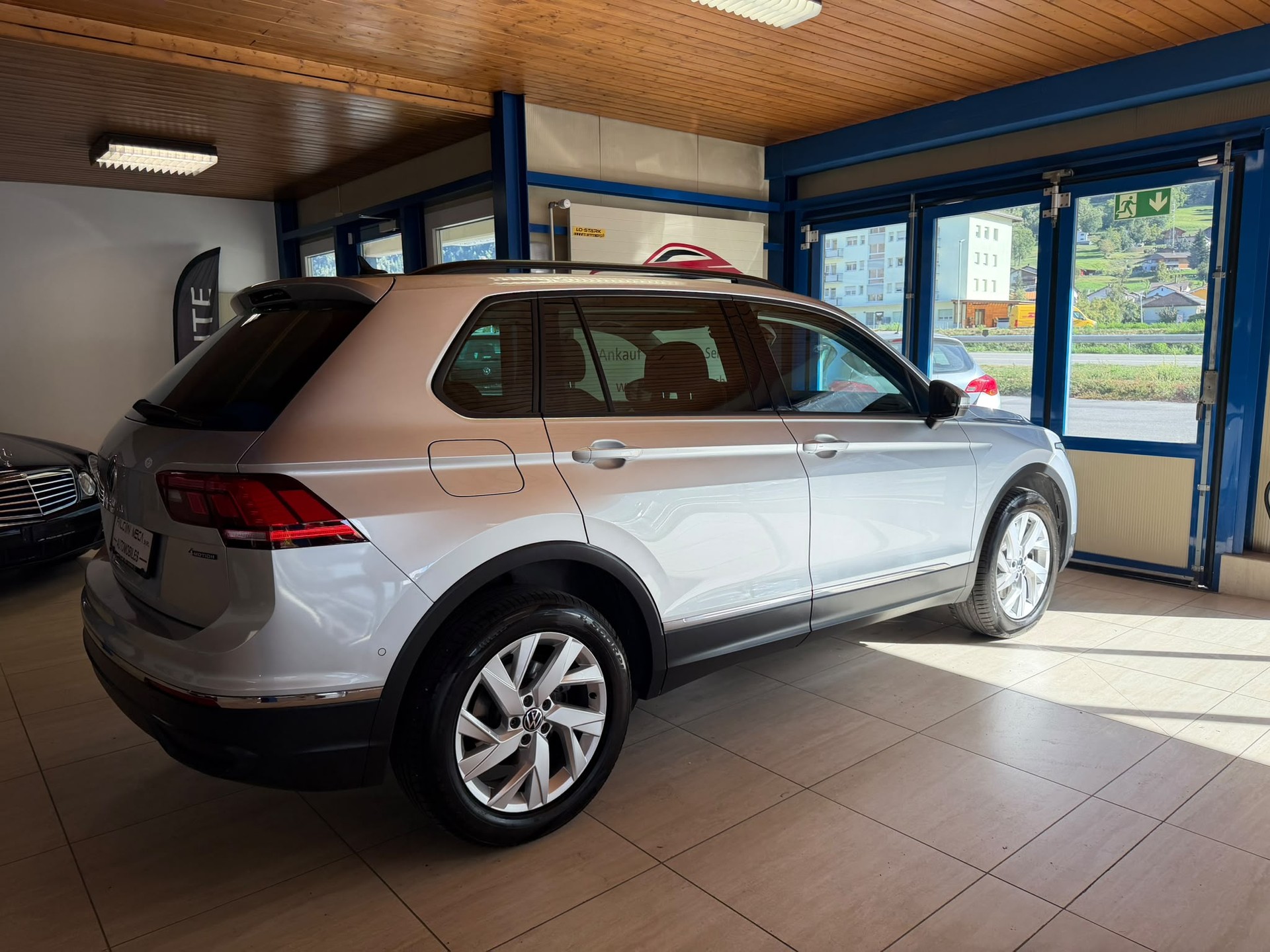 VW Tiguan 2.0TSI Life 4Motion DSG-image-10