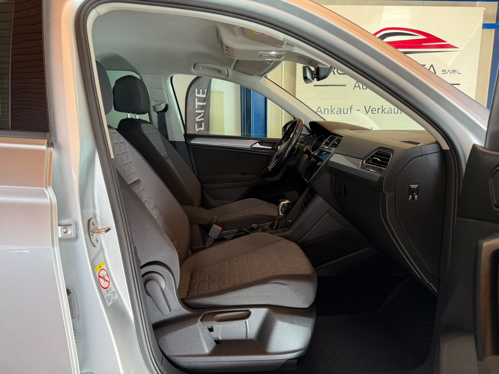 VW Tiguan 2.0TSI Life 4Motion DSG-image-18