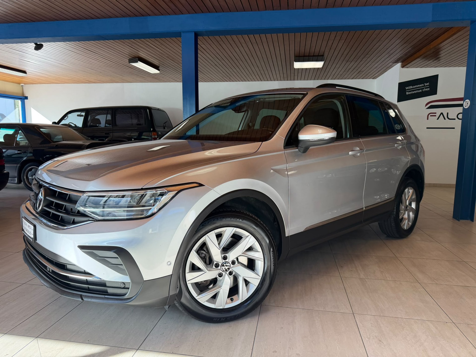 VW Tiguan 2.0TSI Life 4Motion DSG-image-3