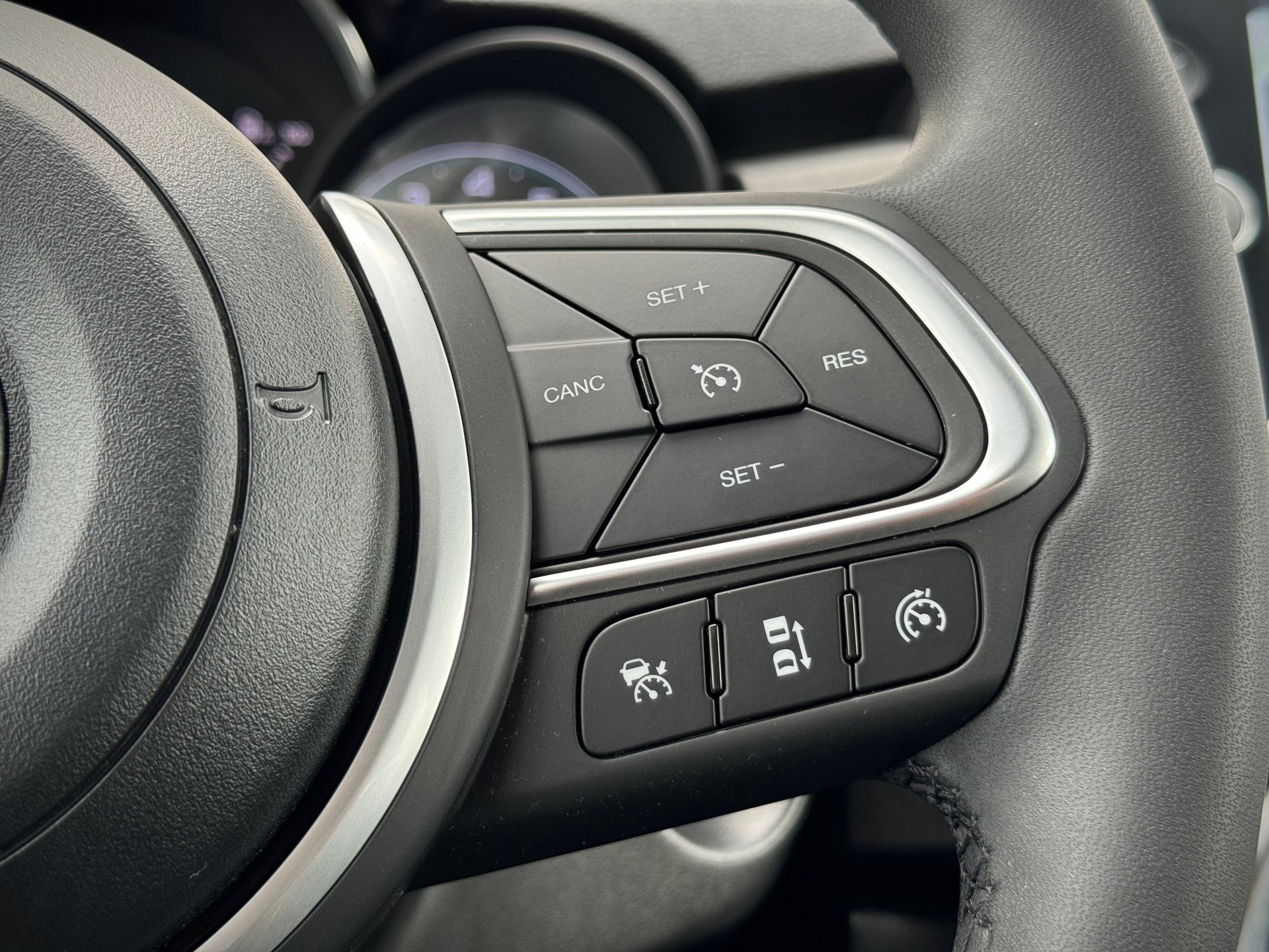 FIAT 500X 1.5 Hybrid Soft Top Swiss Edition DCT - Véhicule Suisse (CH)-image-11