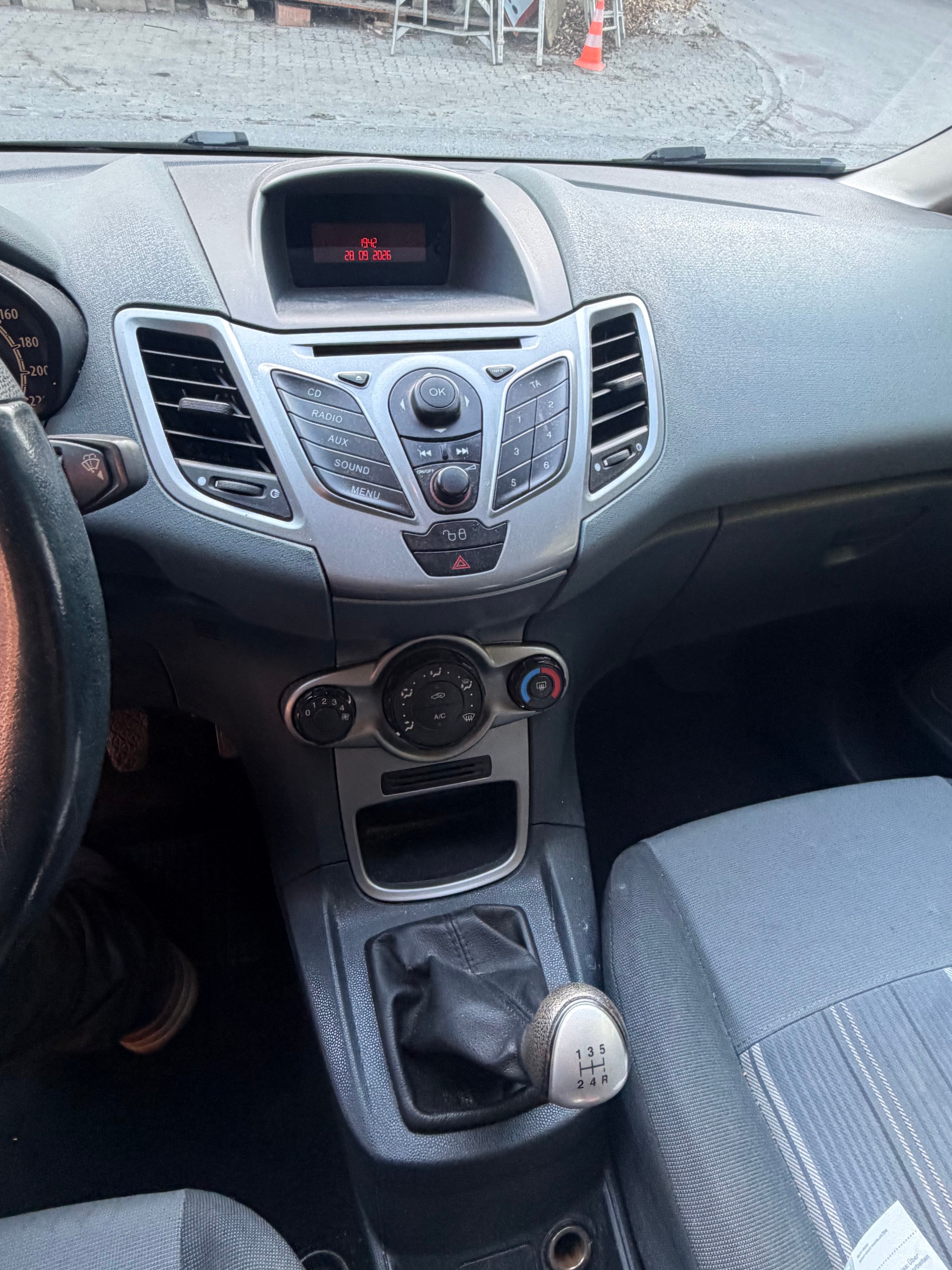 FORD Fiesta 1.4 TDCi Titanium-image-1