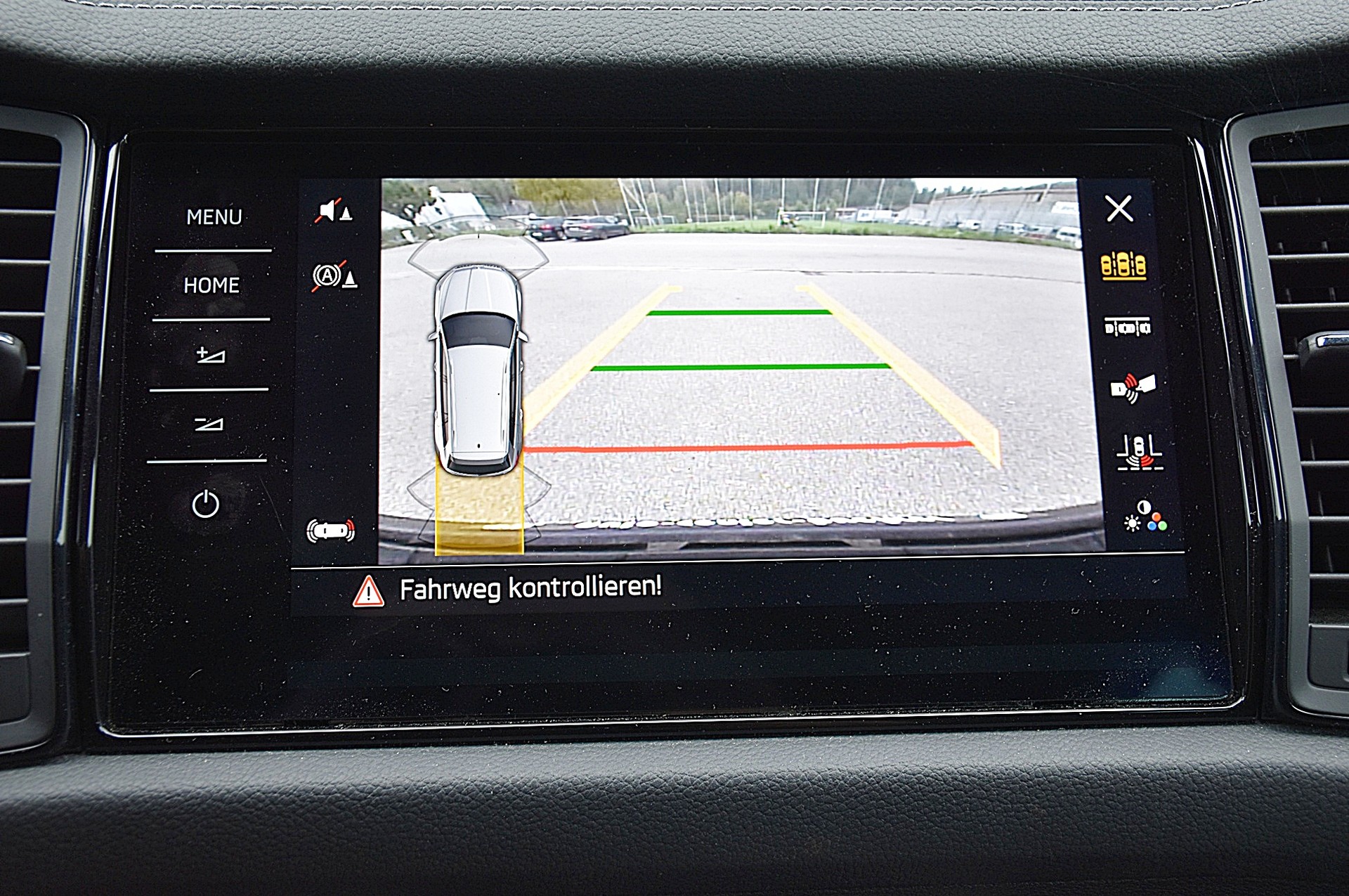 SKODA Kodiaq 2.0 TSI 4x4 SportLine-image-13