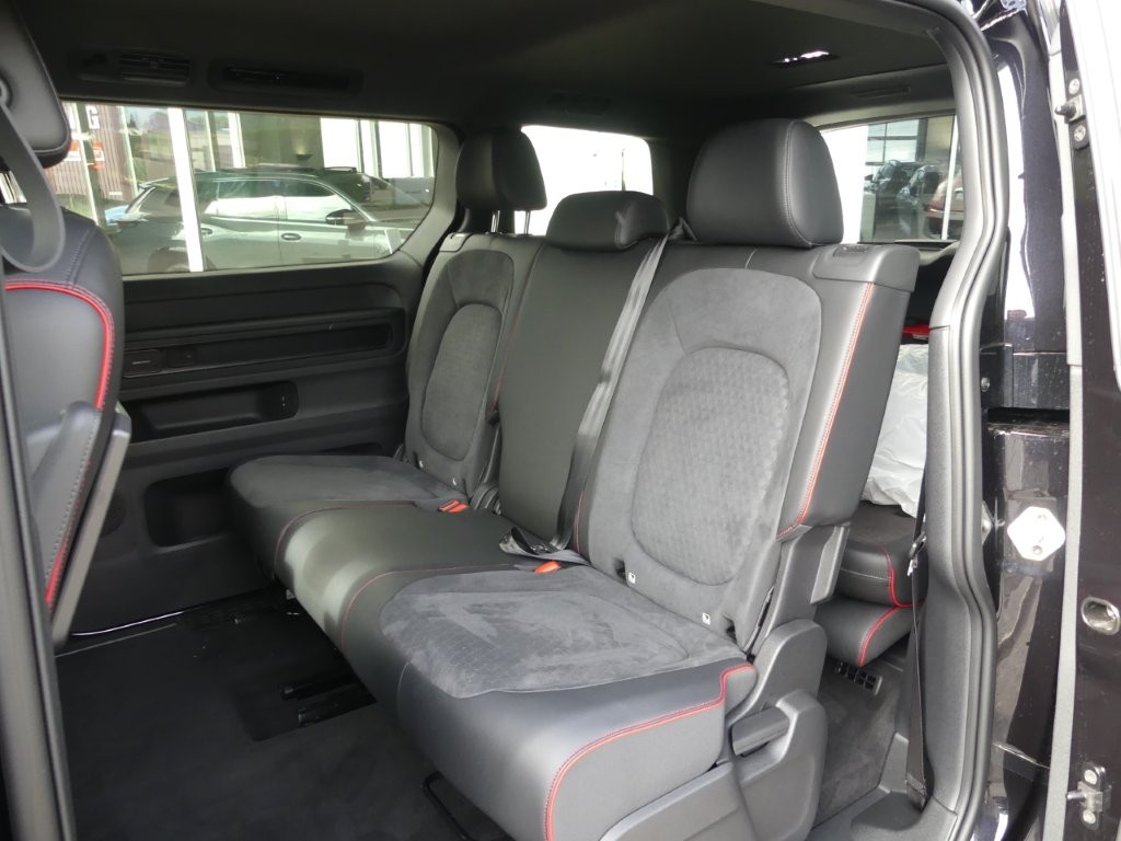 VW ID.Buzz LWB GTX 4 Motion-image-12