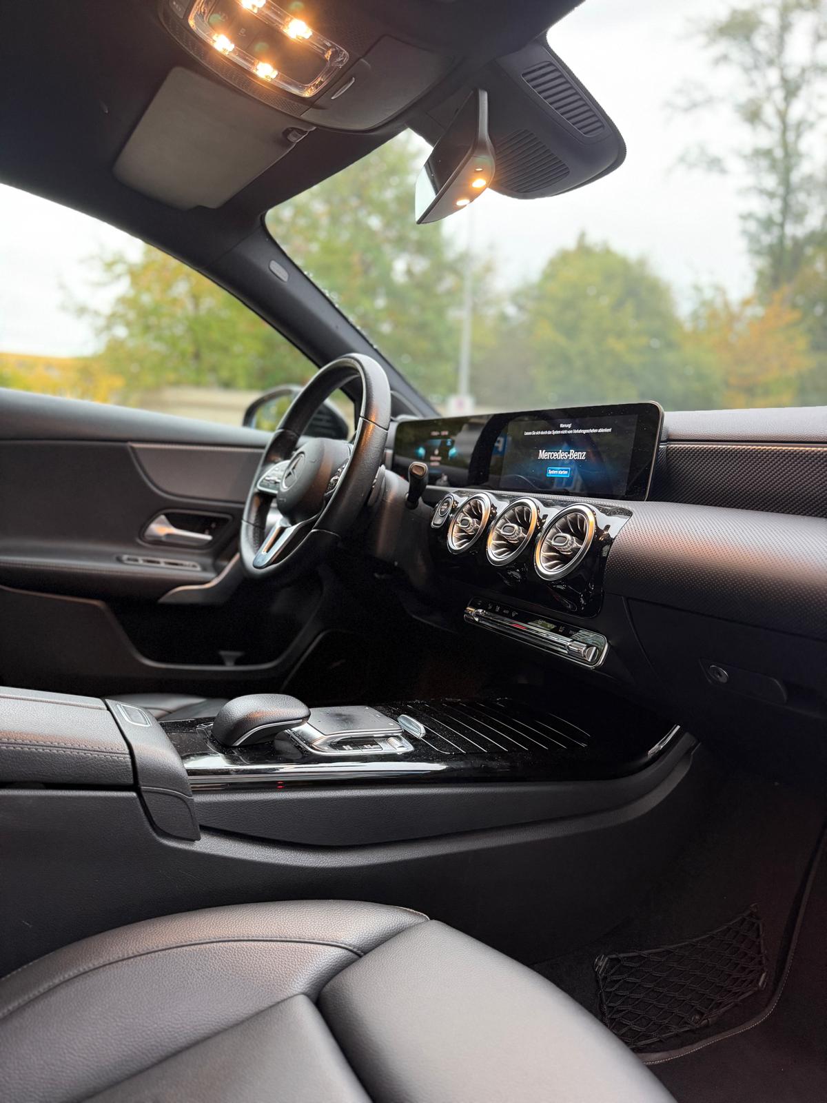 MERCEDES-BENZ A 200 AMG Line-image-5