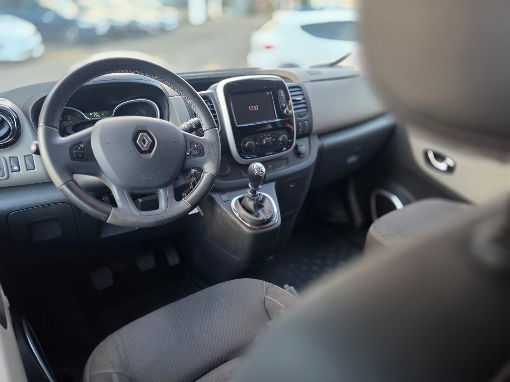 RENAULT Trafic ENERGY dCi 140 Passenger Dynamique-image-9