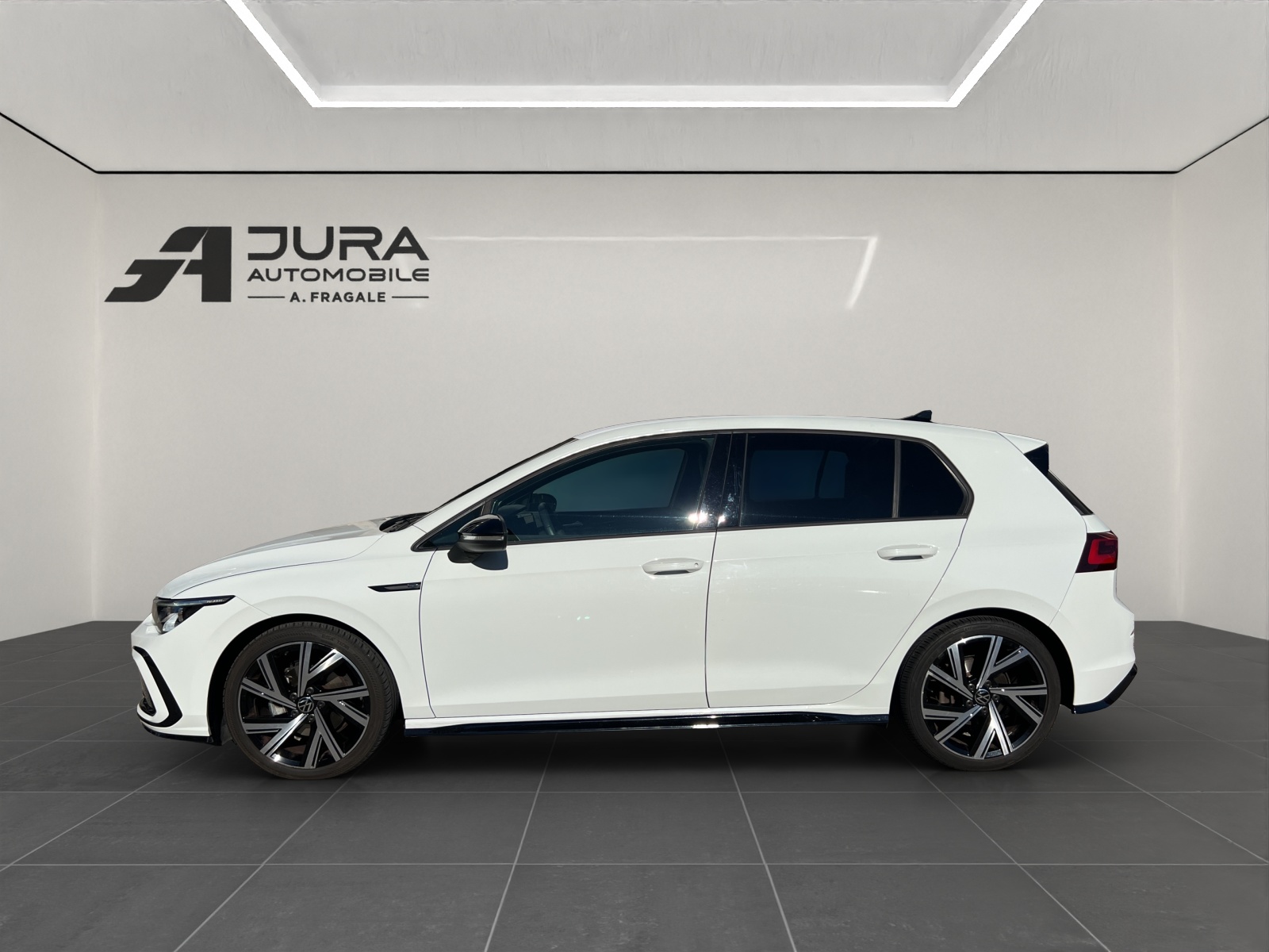 VW Golf VIII 1.5 eTSI R-Line DSG-image-3