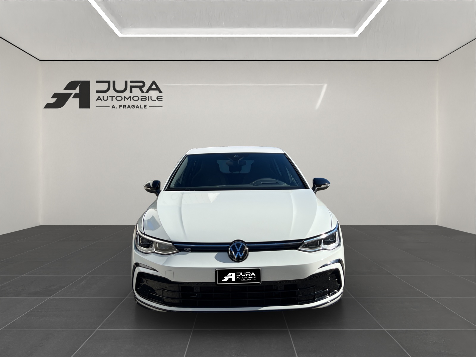 VW Golf VIII 1.5 eTSI R-Line DSG-image-2