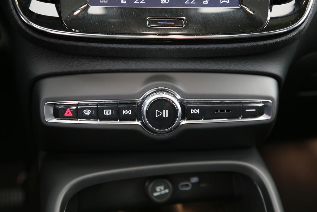 VOLVO EX40 Twin Performance Ultra AWD-image-11