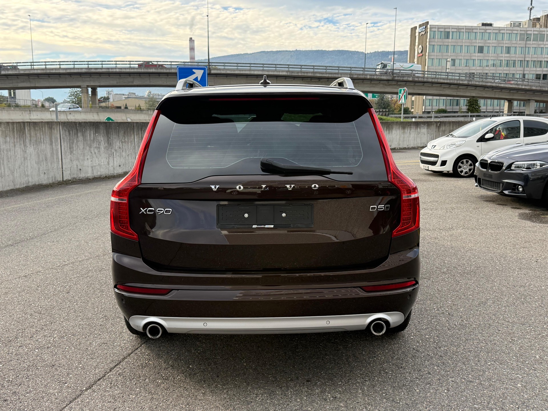 VOLVO XC90 D5 AWD Inscription Geartronic-image-3