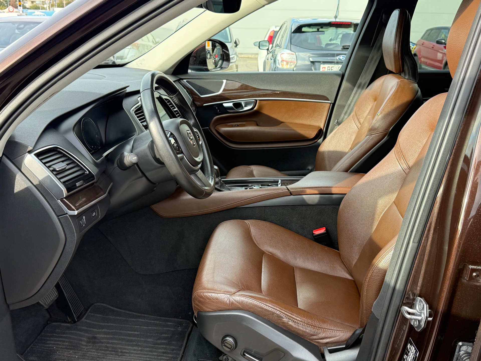VOLVO XC90 D5 AWD Inscription Geartronic-image-7