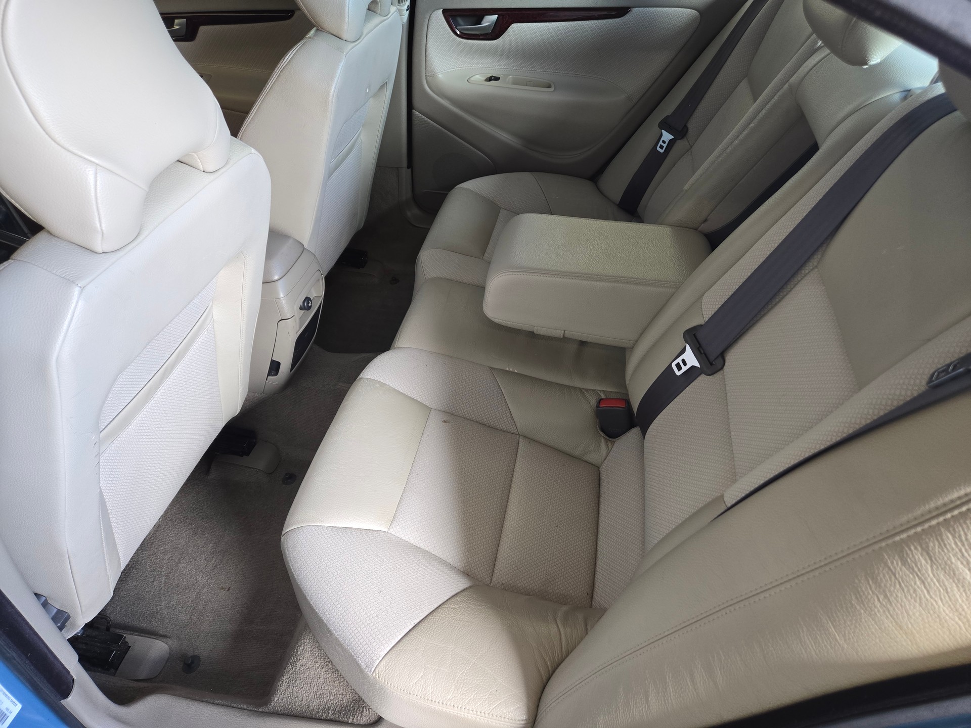 VOLVO S60 2.4-image-5