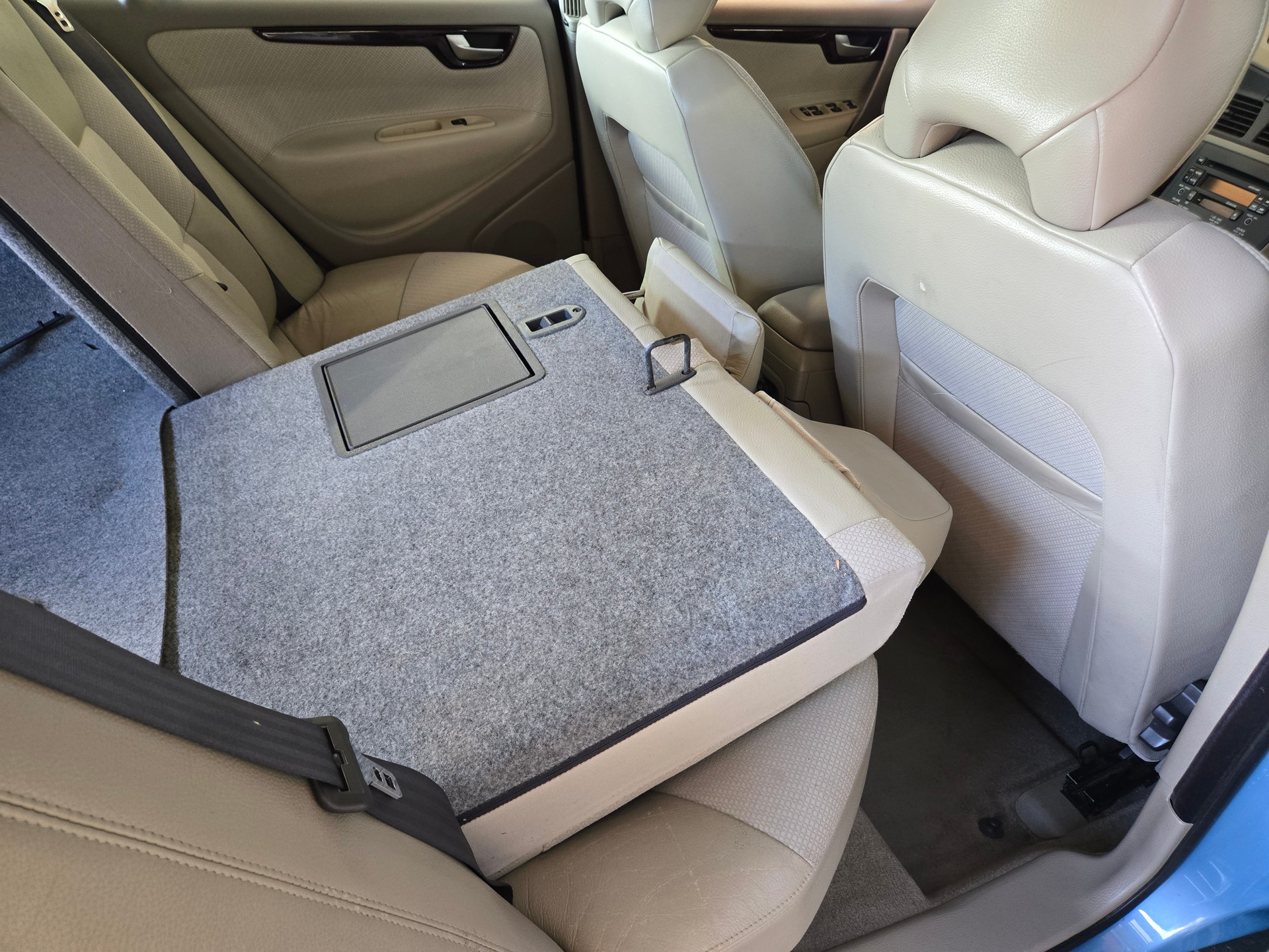 VOLVO S60 2.4-image-13