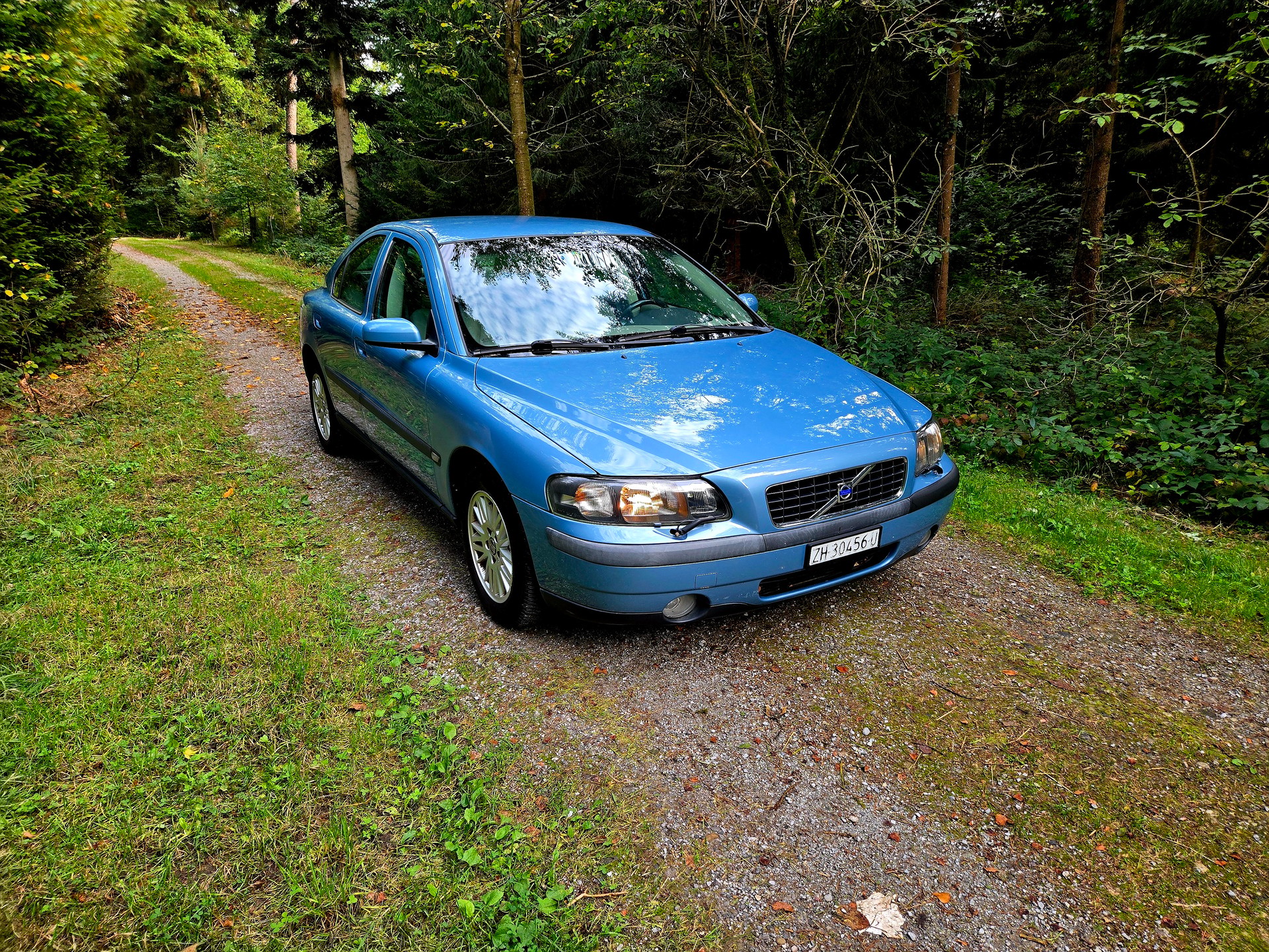 VOLVO S60 2.4-image-1