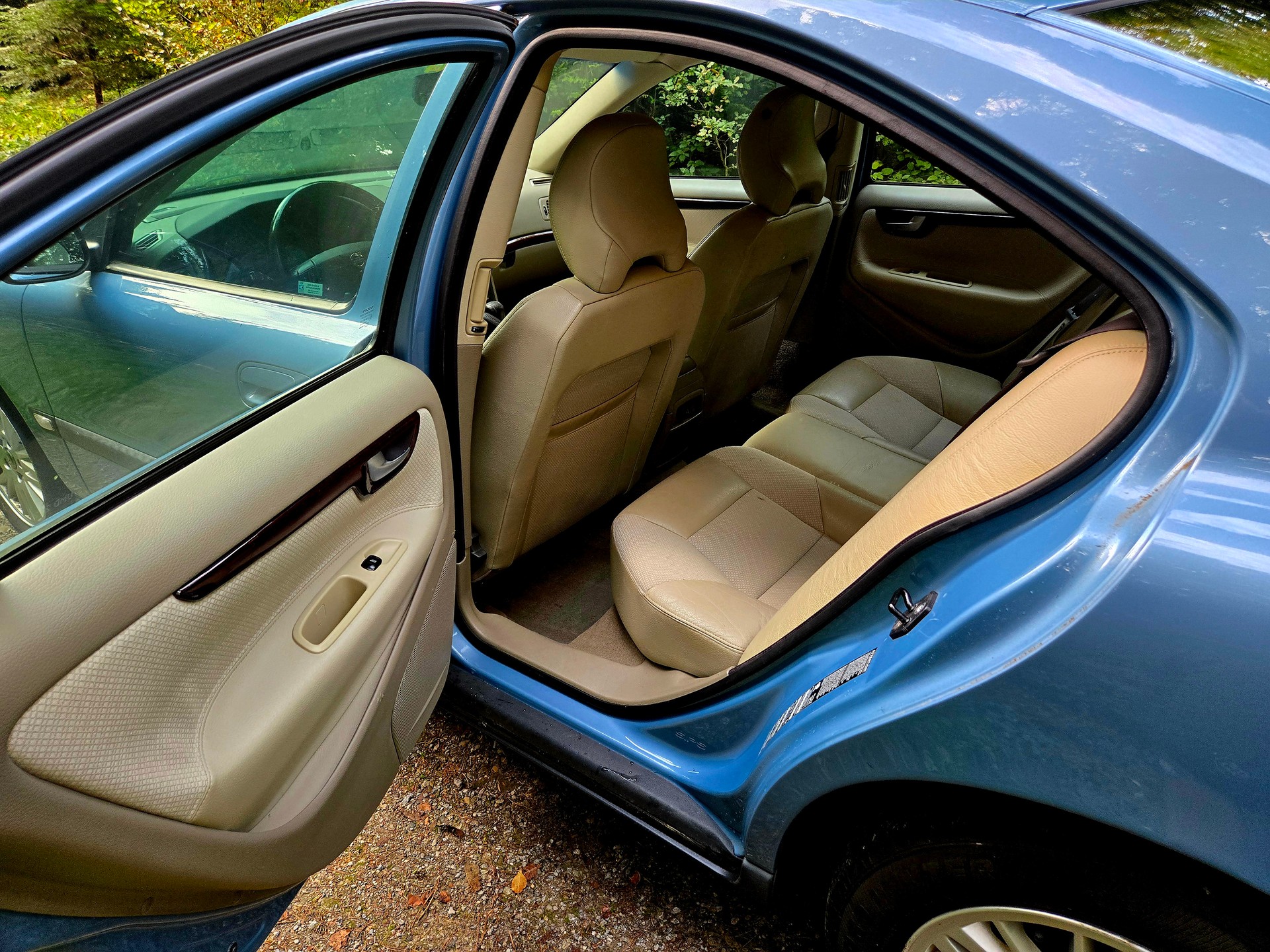 VOLVO S60 2.4-image-3