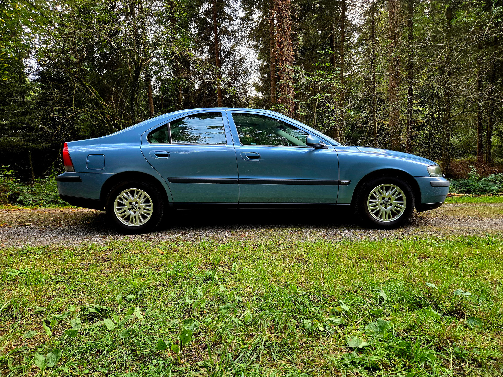 VOLVO S60 2.4-image-8