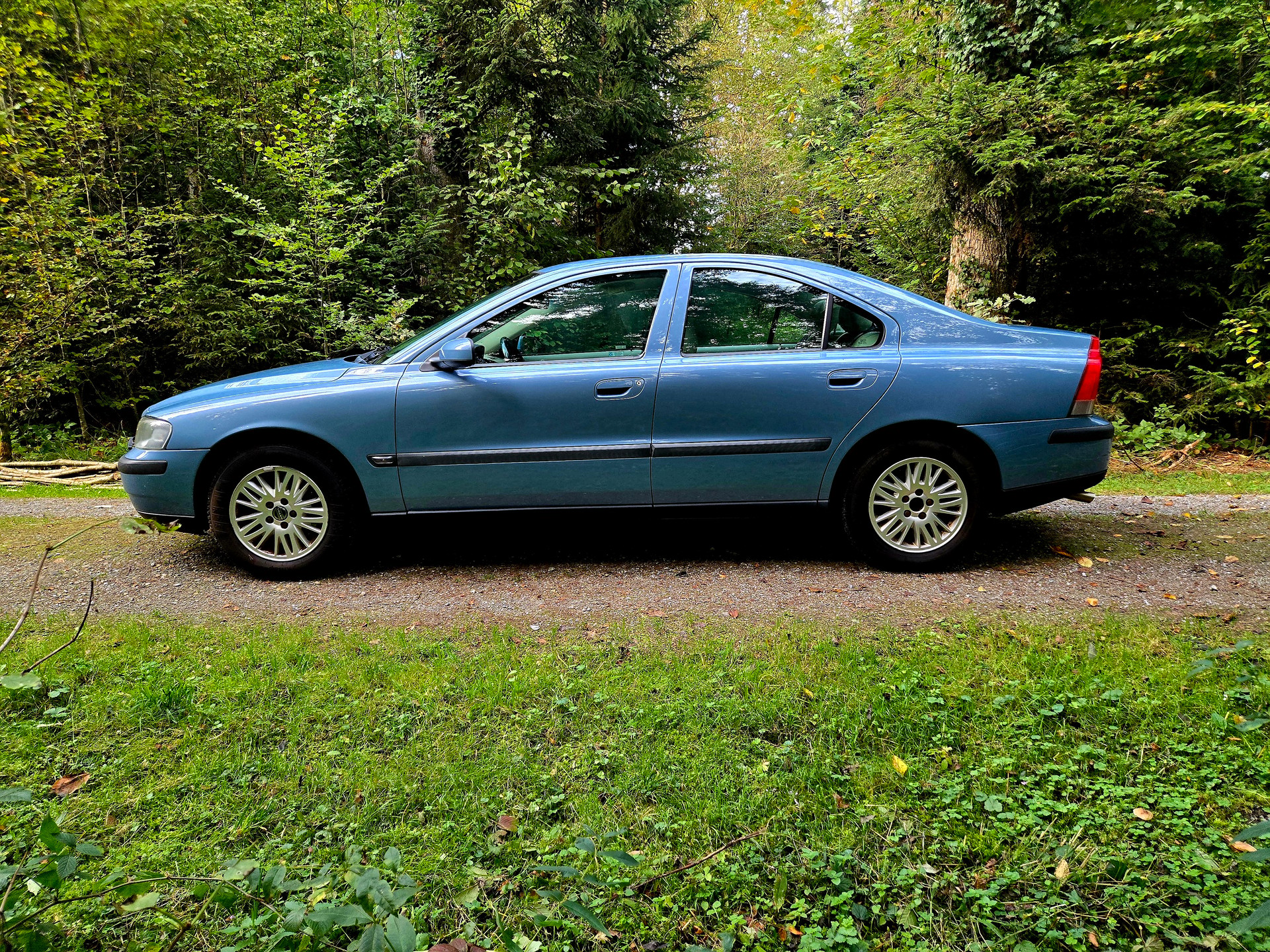 VOLVO S60 2.4-image-10