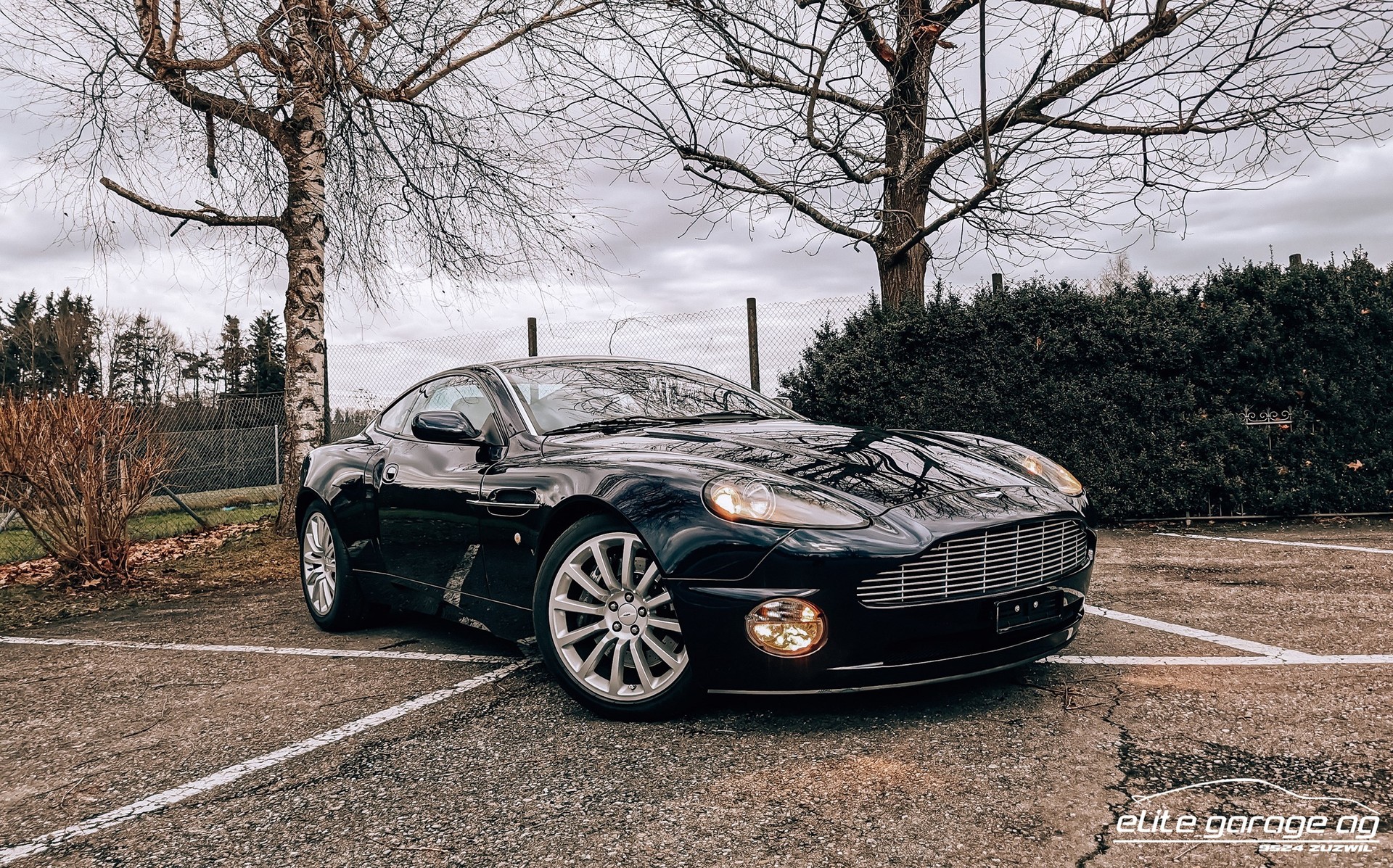 ASTON MARTIN Vanquish V12 5.9-48-image-1