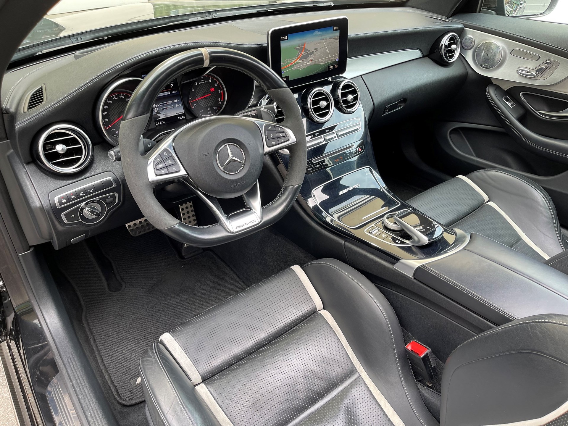 MERCEDES-BENZ C 63 S AMG Speedshift-image-9