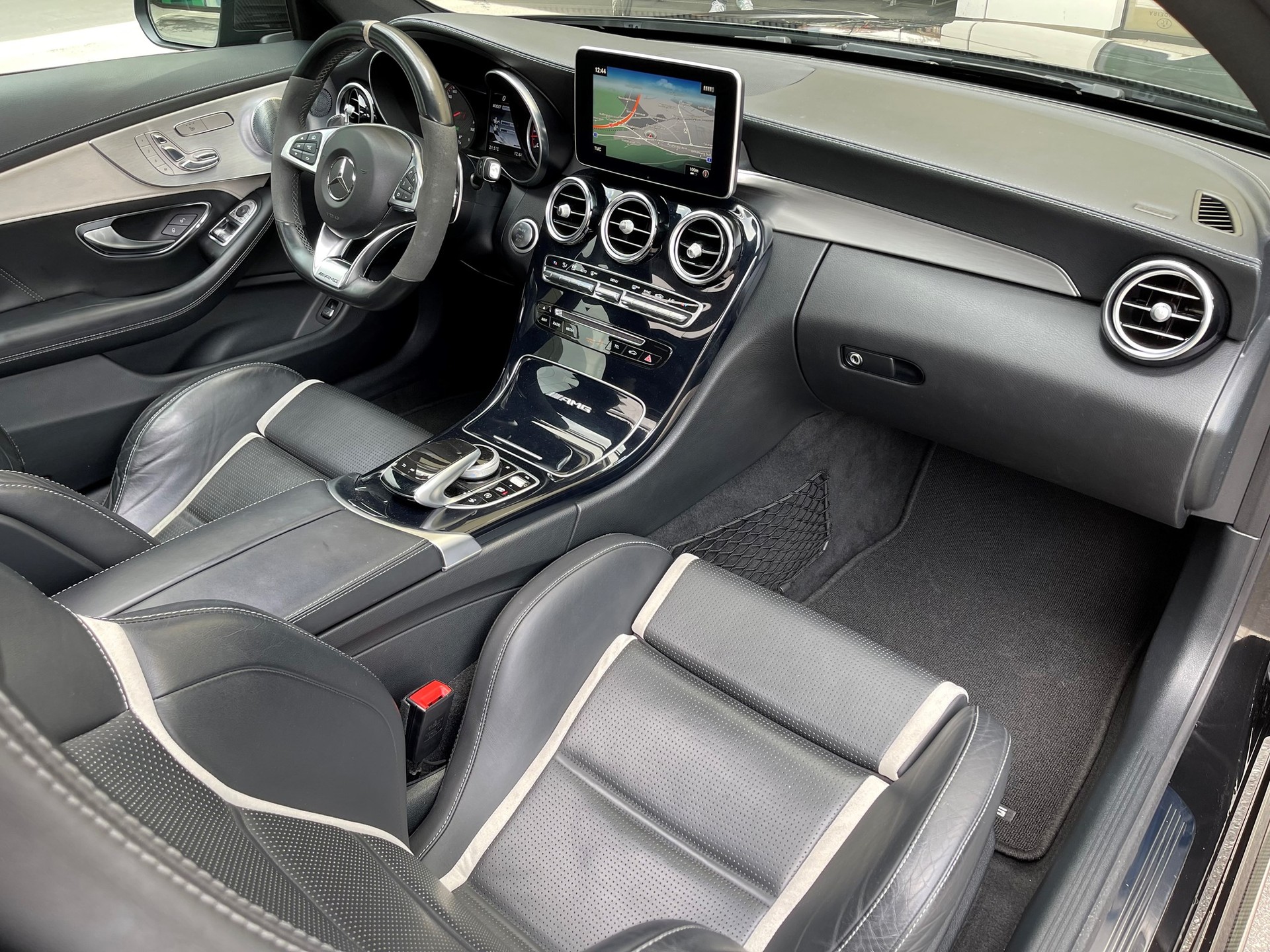 MERCEDES-BENZ C 63 S AMG Speedshift-image-11