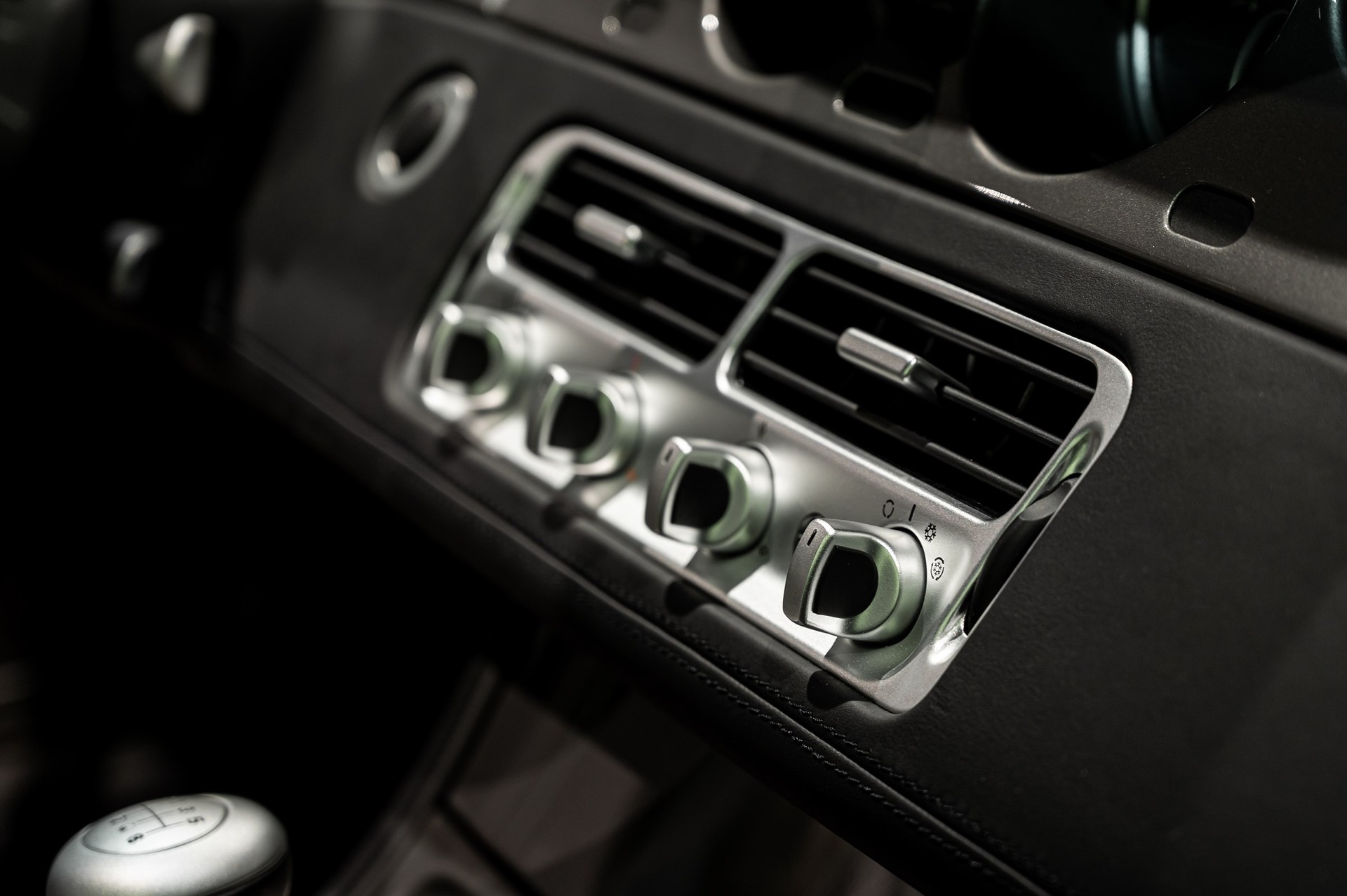 BMW Z8 Roadster-image-11