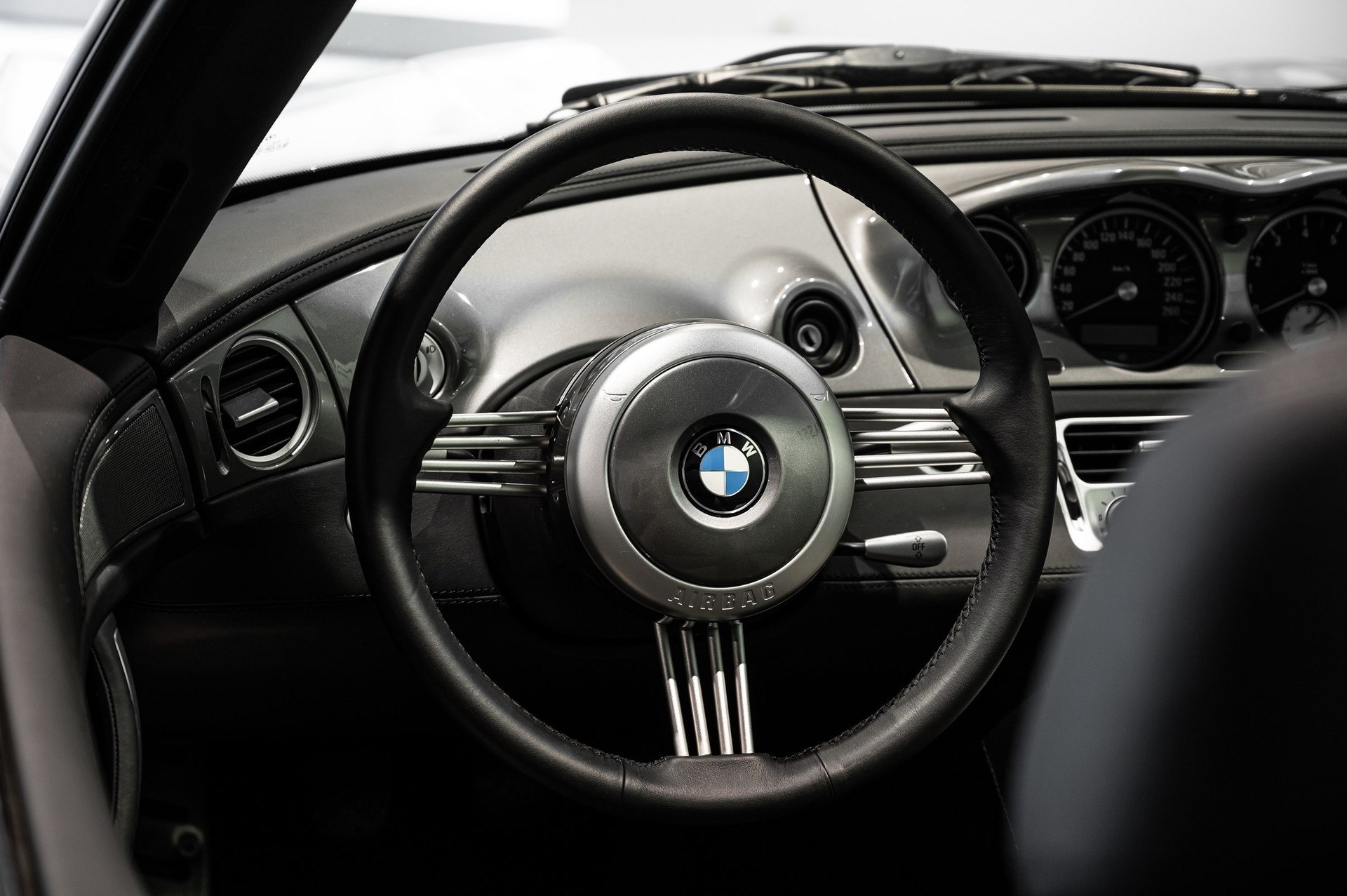 BMW Z8 Roadster-image-10