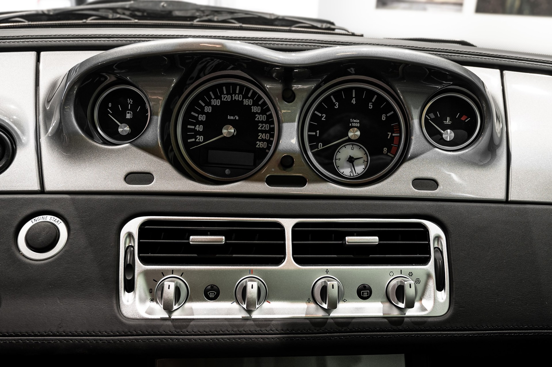 BMW Z8 Roadster-image-13