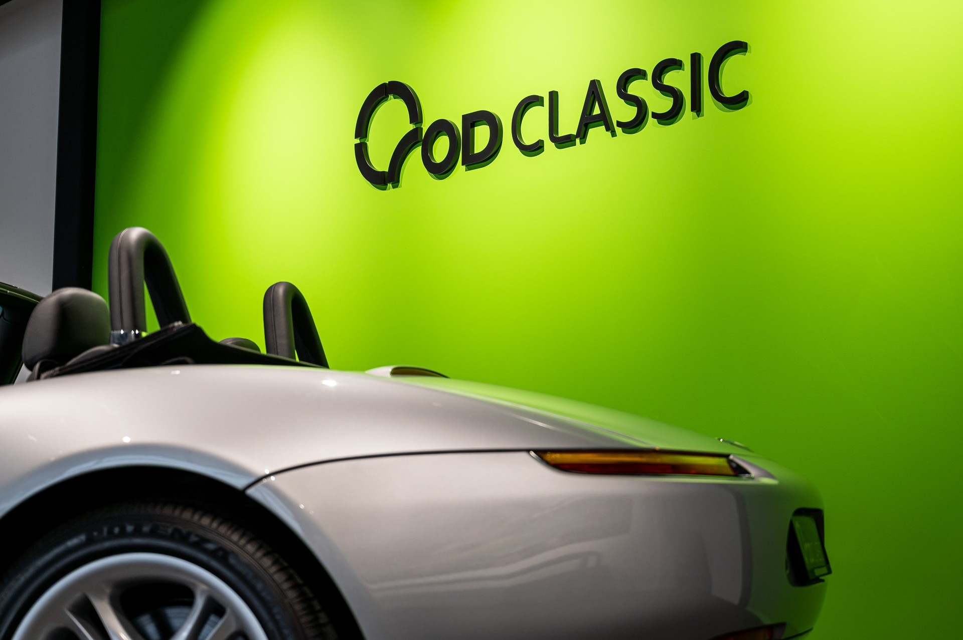 BMW Z8 Roadster-image-23