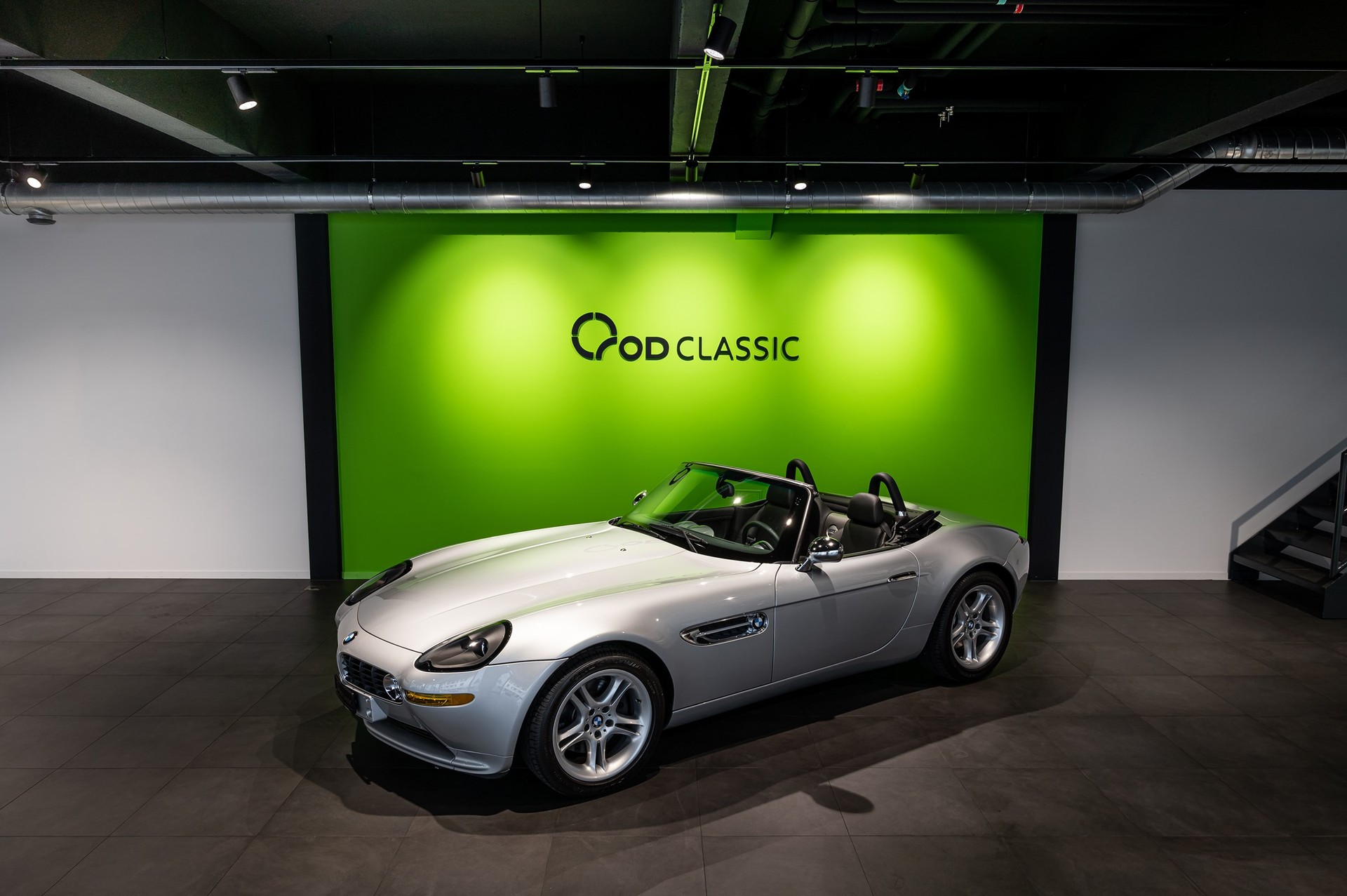 BMW Z8 Roadster-showroom-element-1