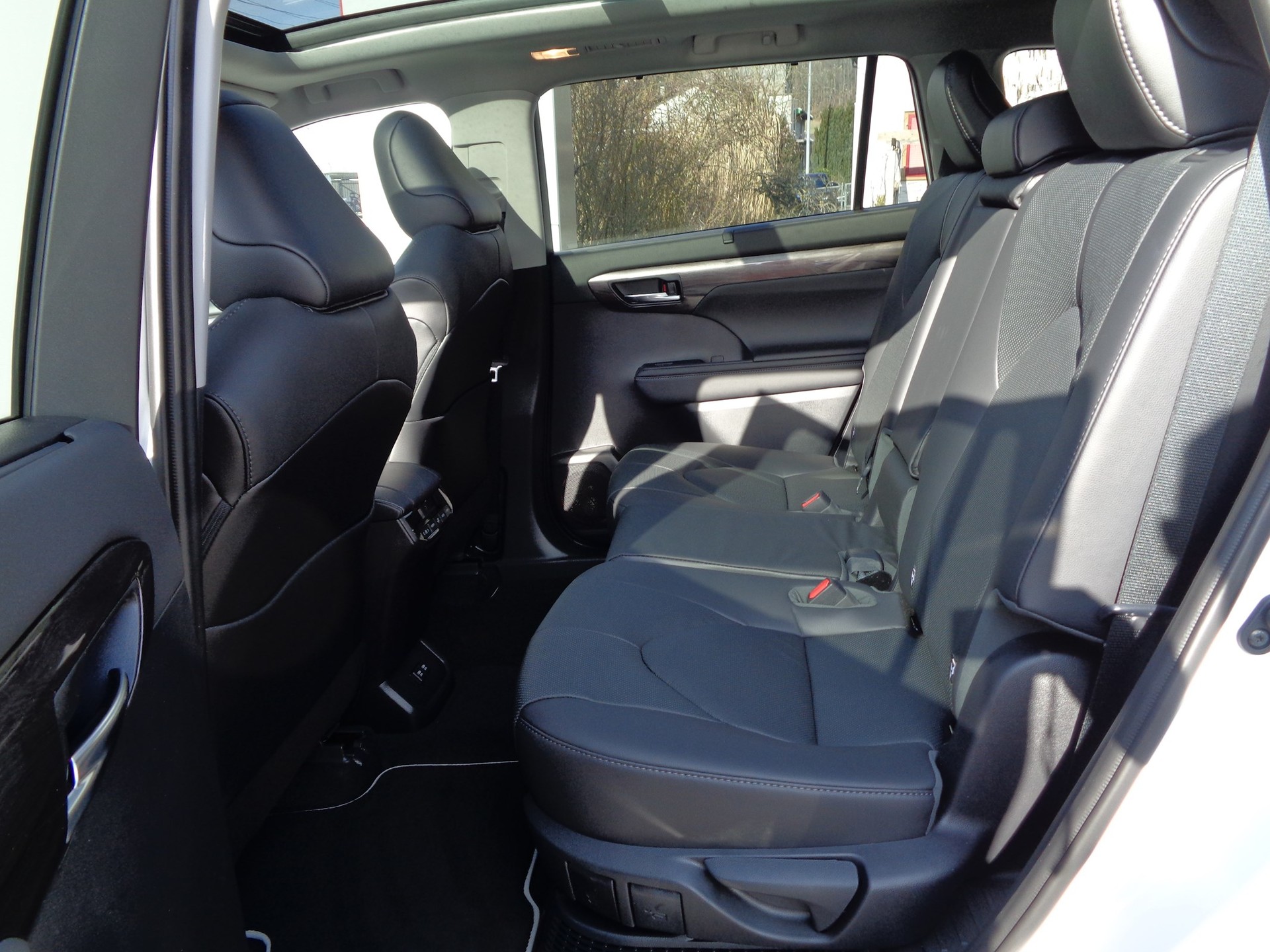 TOYOTA Highlander 2.5 HSD Premium e-CVT-image-8