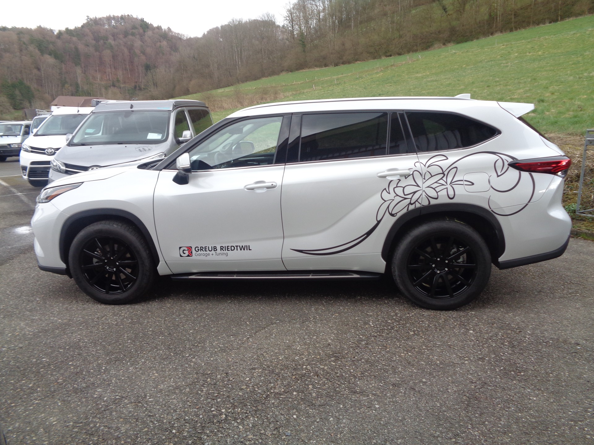 TOYOTA Highlander 2.5 HSD Premium e-CVT-showroom-element-2