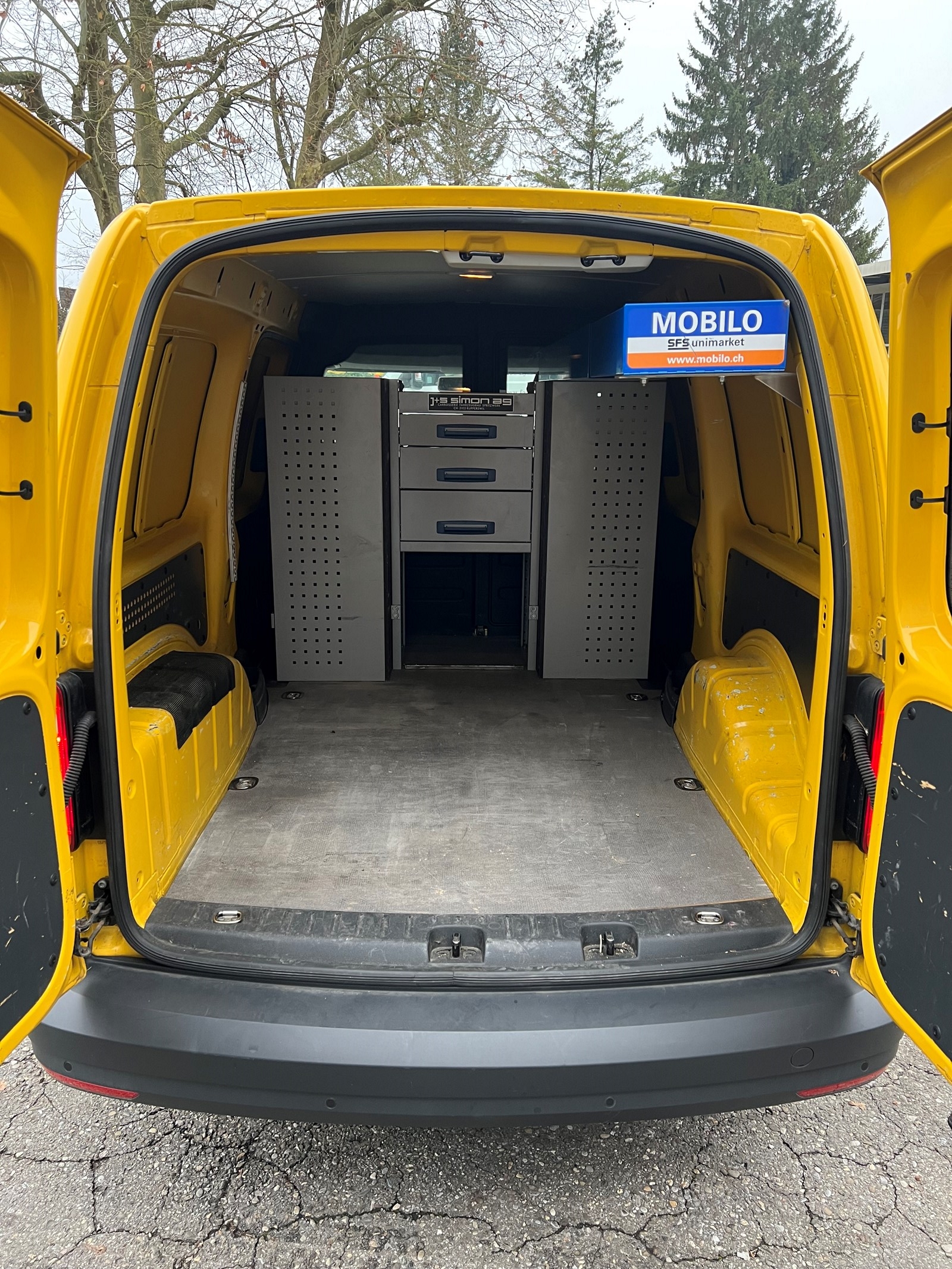 VW Caddy Maxi 2.0TDI 4Motion BlueMotion Technology-image-5