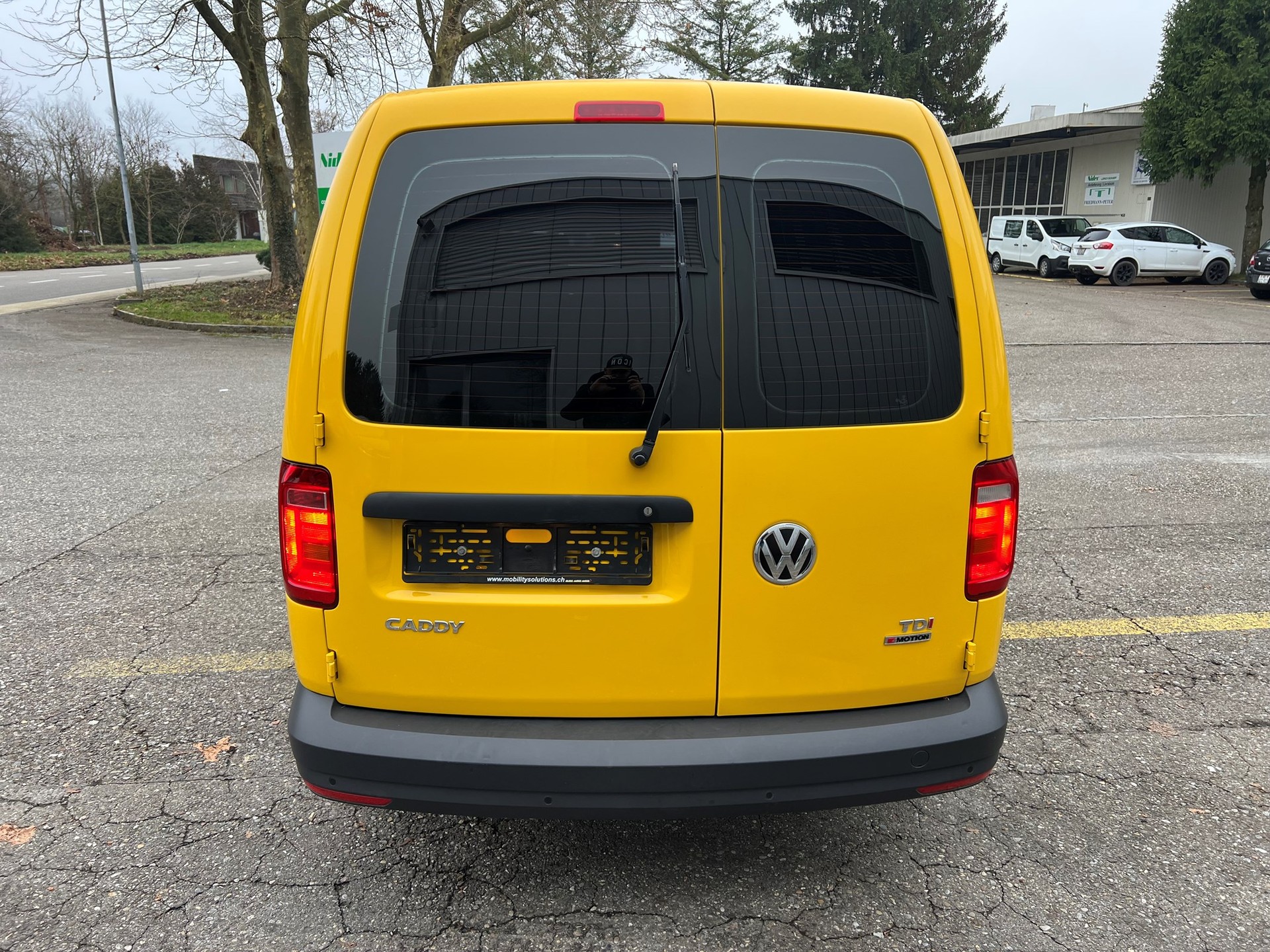 VW Caddy Maxi 2.0TDI 4Motion BlueMotion Technology-image-4