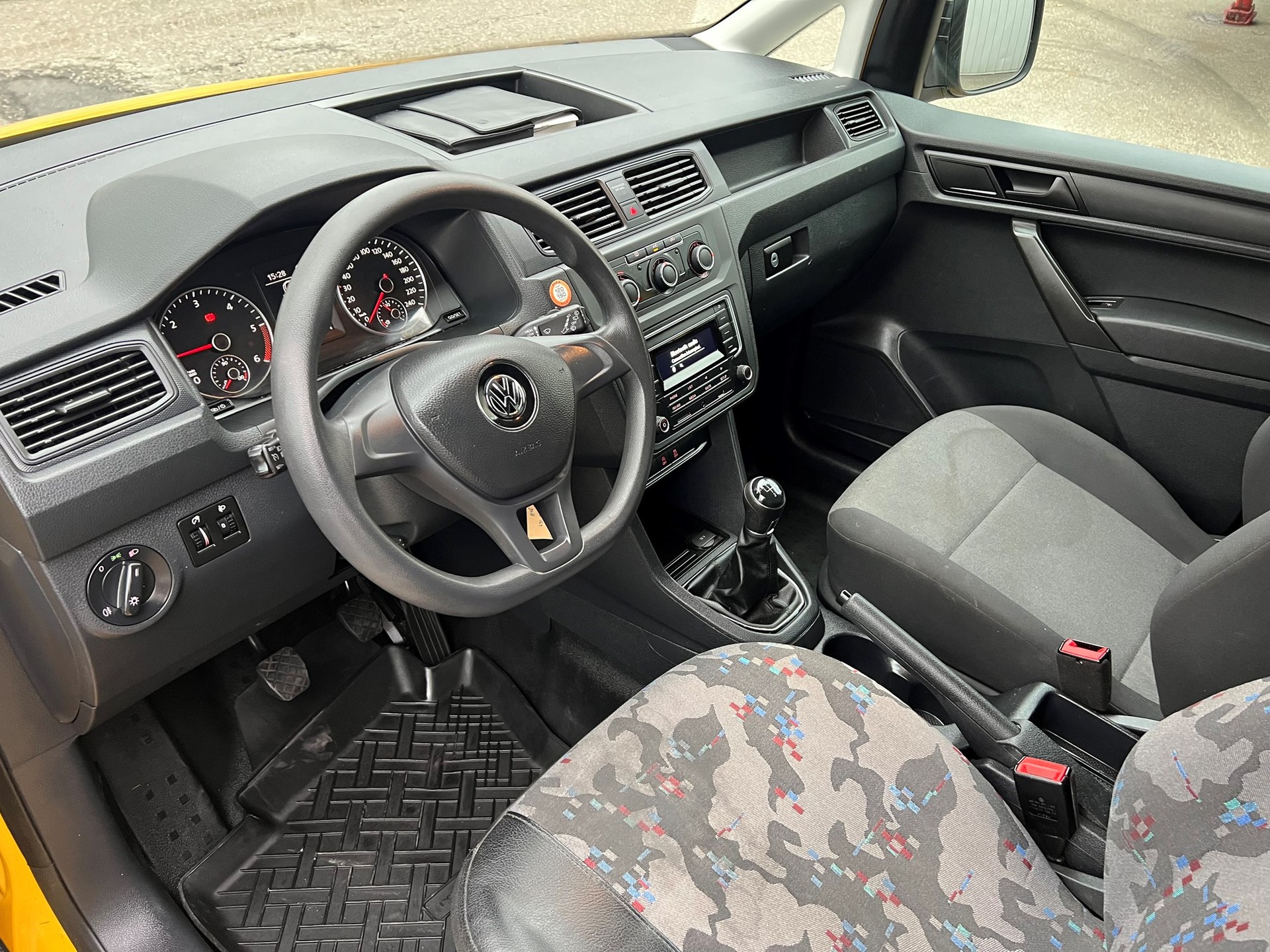 VW Caddy Maxi 2.0TDI 4Motion BlueMotion Technology-image-8