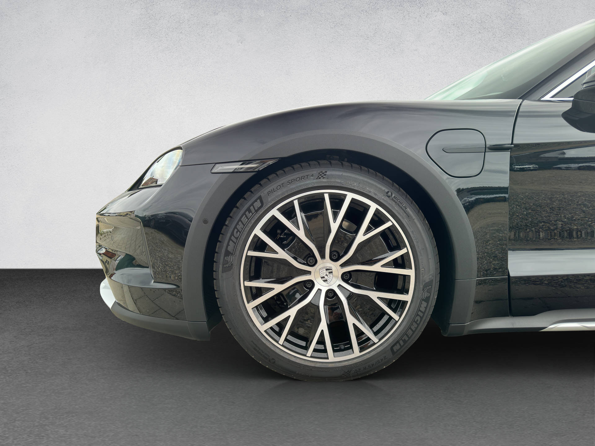 PORSCHE Taycan 4S Cross Turismo-image-14