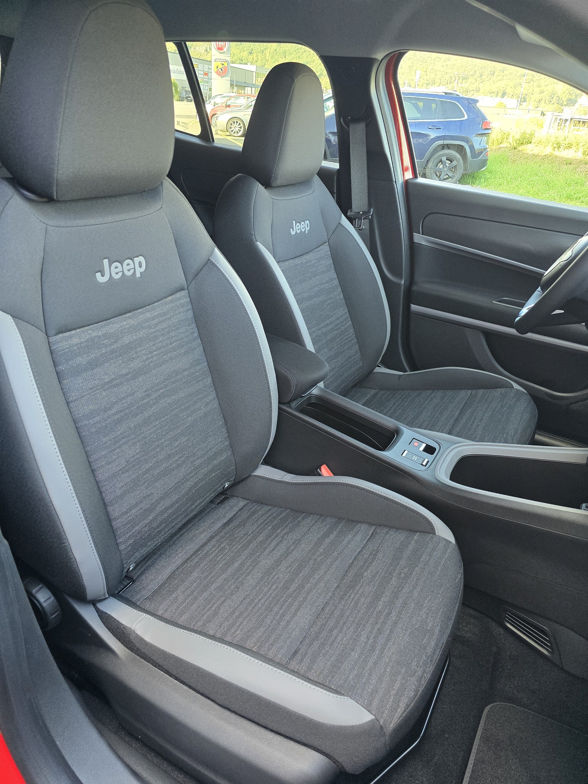JEEP Avenger 54kWh Longitude Business-image-16