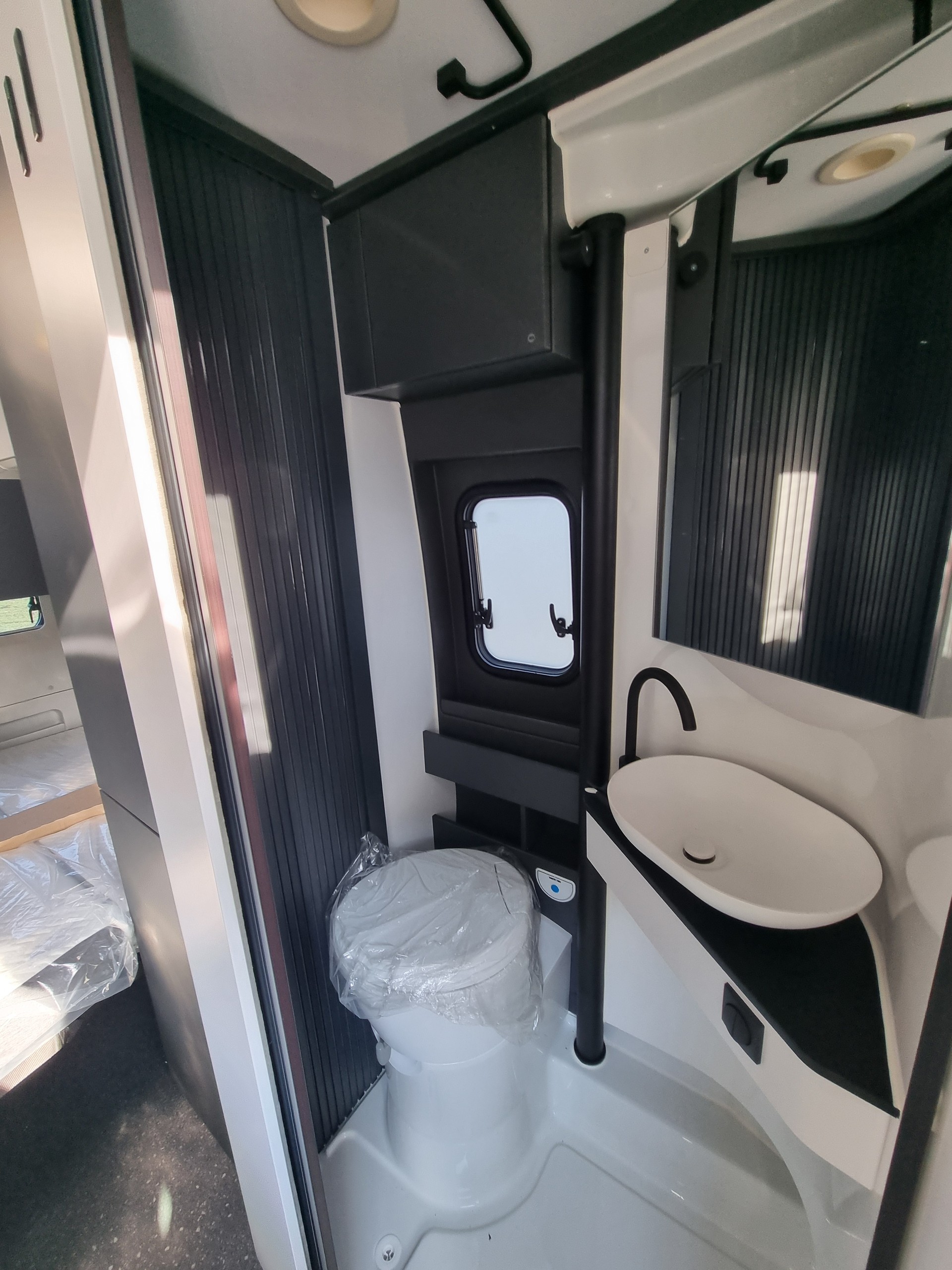 ADRIA Adria Twin Supreme 640 SPB Family-image-10