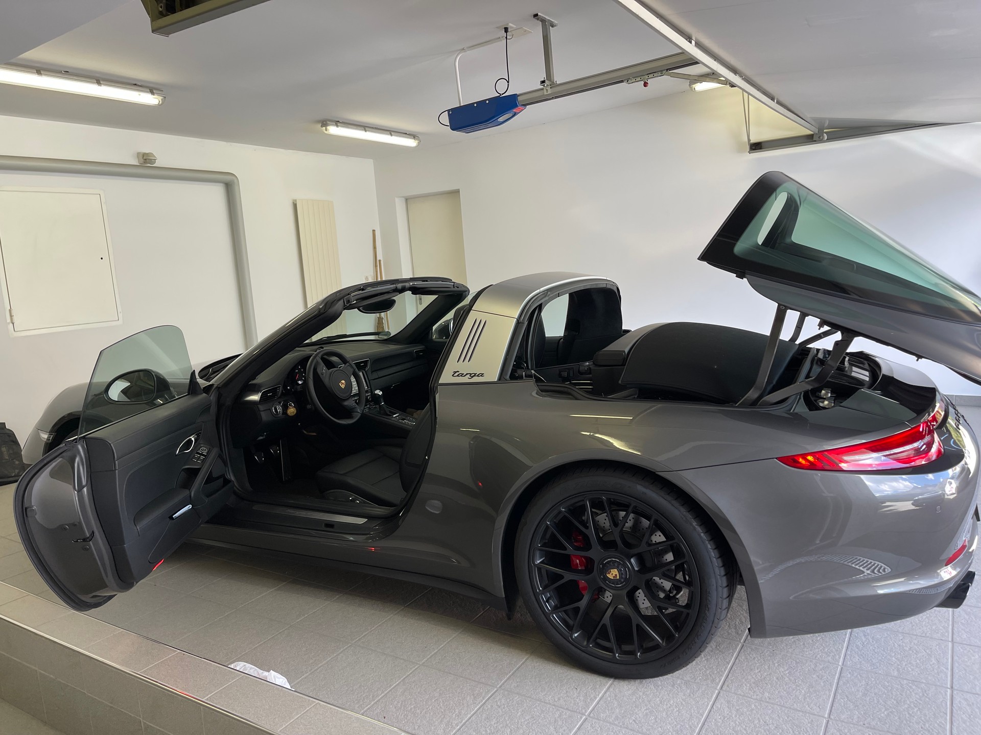 PORSCHE 911 Targa 4 GTS