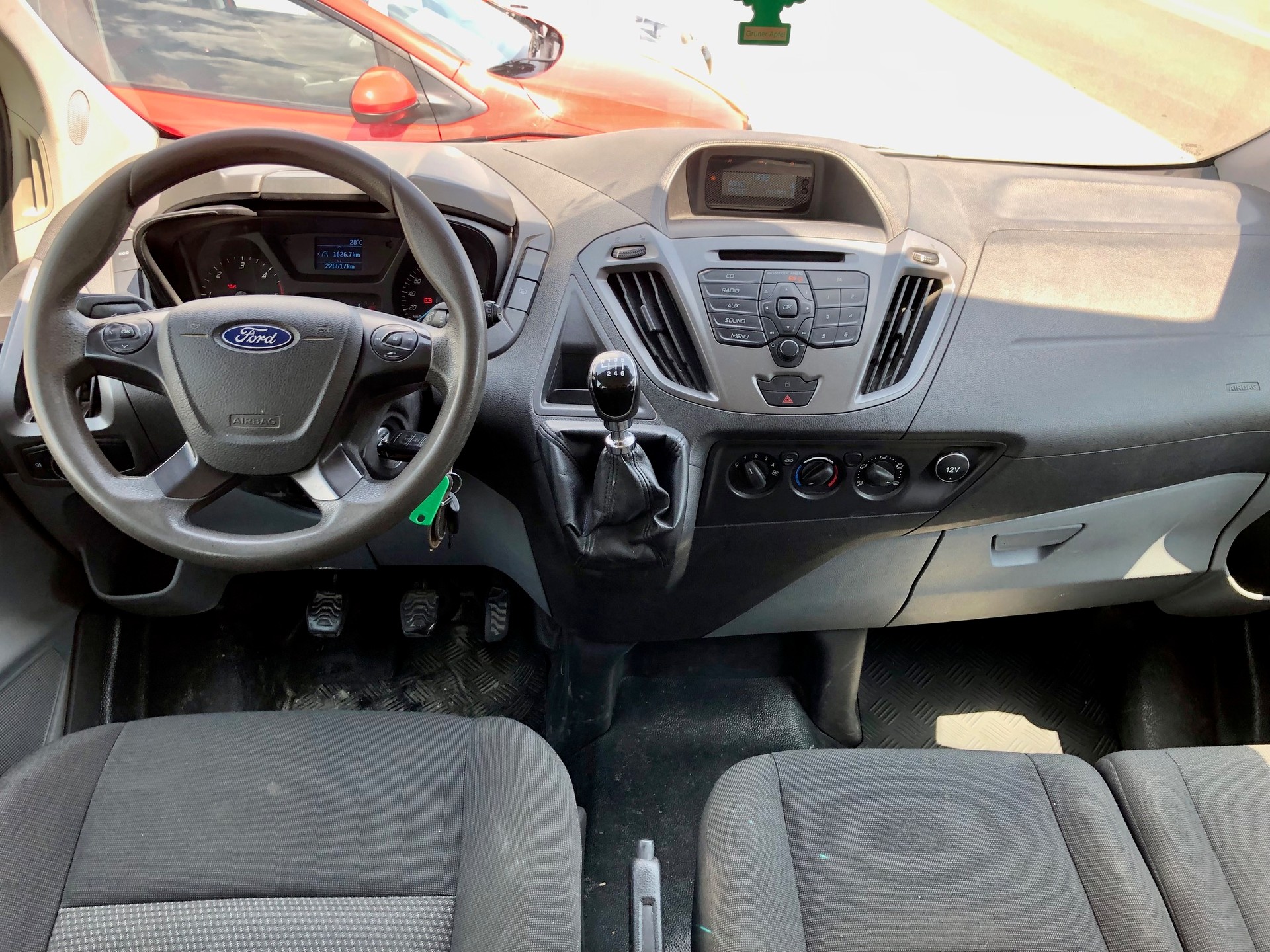 FORD Transit Custom 300 L1H1 Level 3 - 9 Places-image-10