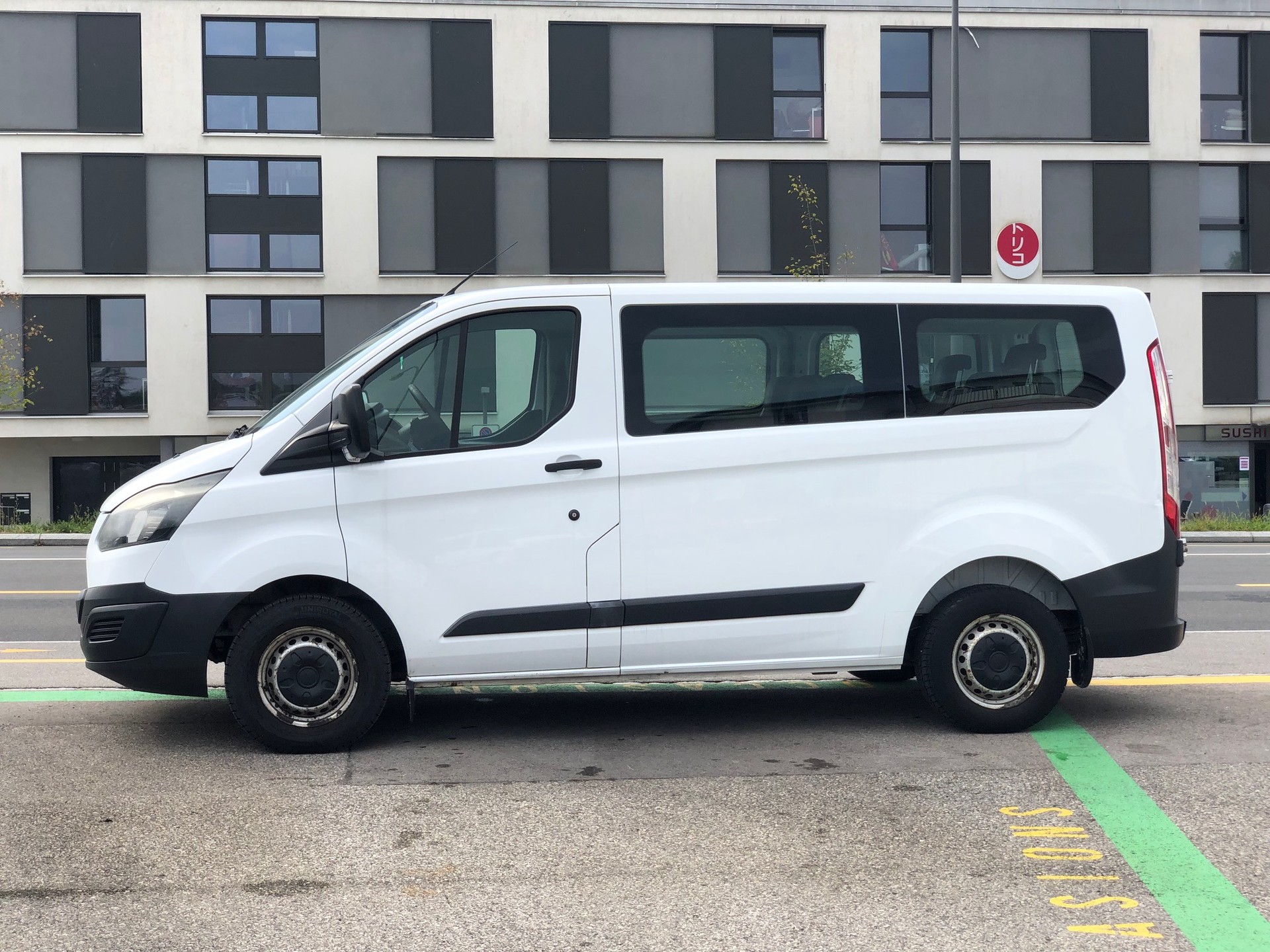 FORD Transit Custom 300 L1H1 Level 3 - 9 Places-image-8
