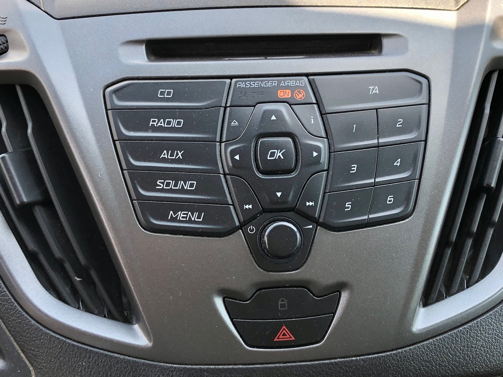 FORD Transit Custom 300 L1H1 Level 3 - 9 Places-image-14